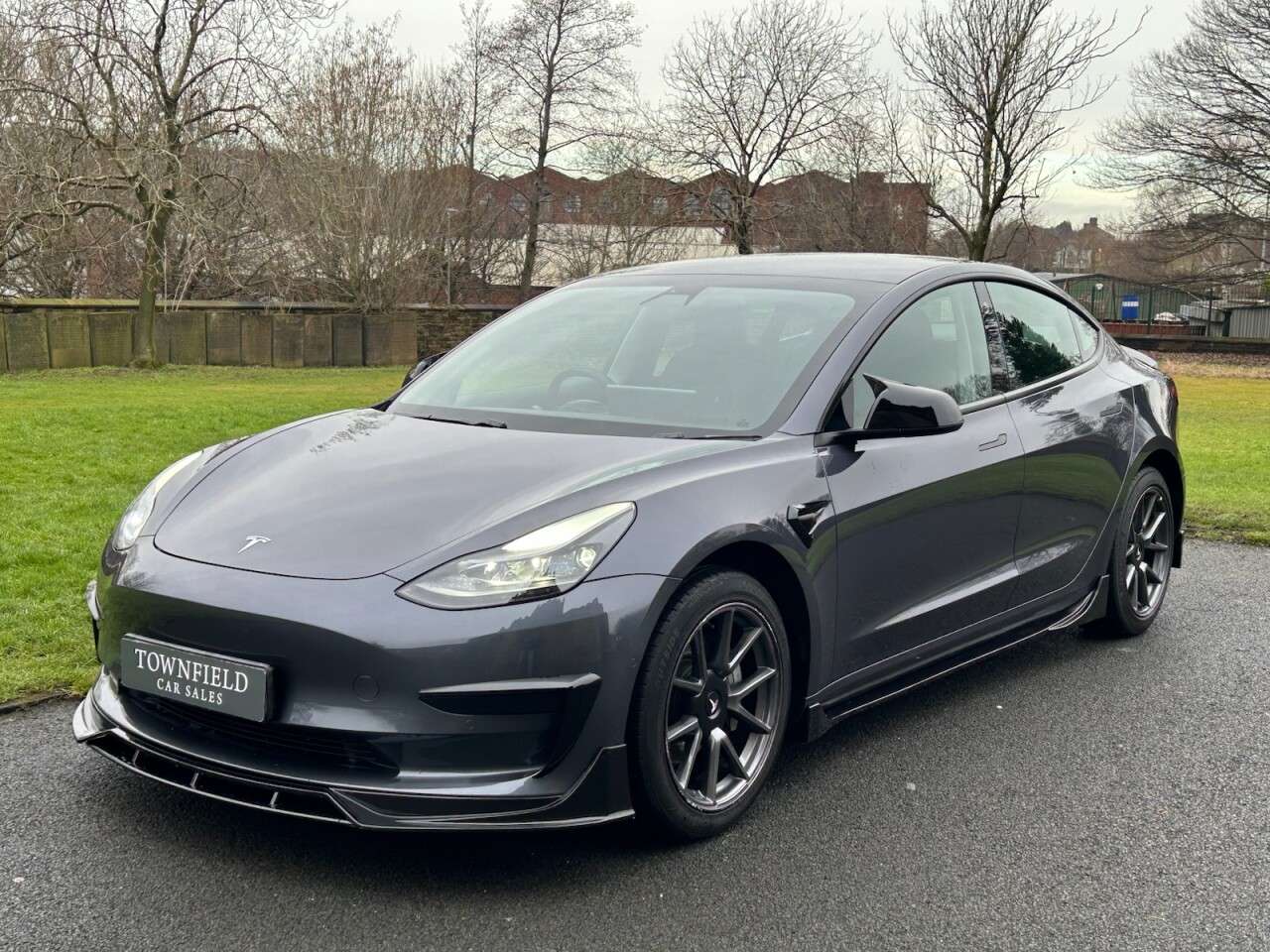 A 2021 TESLA MODEL 3 Standard Range Plus Saloon 4dr Electric Auto RWD (241 bhp) A 2021 TESLA MODEL 3 Standard Range Plus Saloon 4dr Electric Auto RWD (241 bhp)