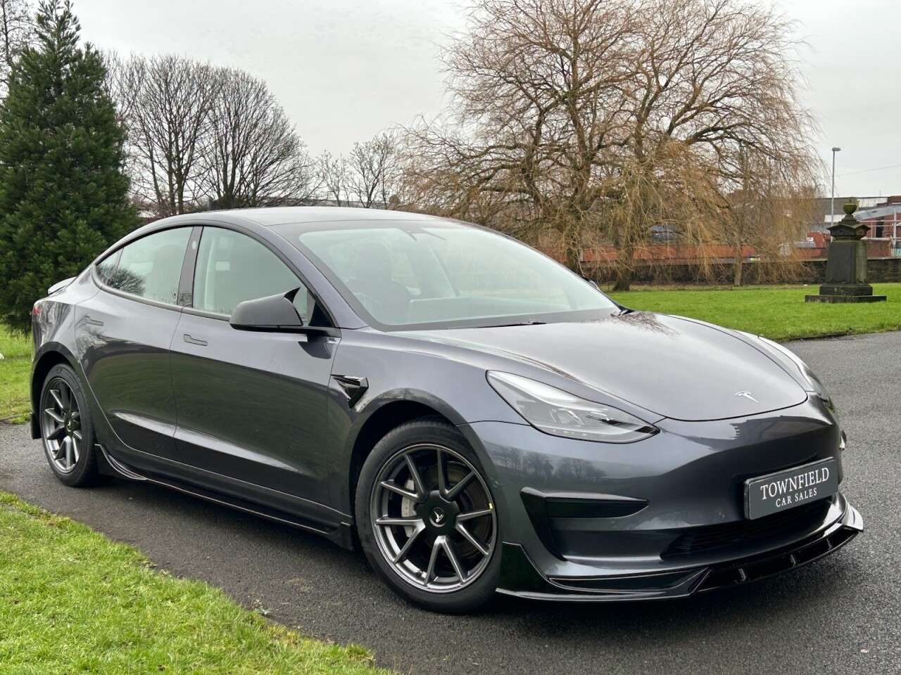 A 2021 TESLA MODEL 3 Standard Range Plus Saloon 4dr Electric Auto RWD (241 bhp) A 2021 TESLA MODEL 3 Standard Range Plus Saloon 4dr Electric Auto RWD (241 bhp)