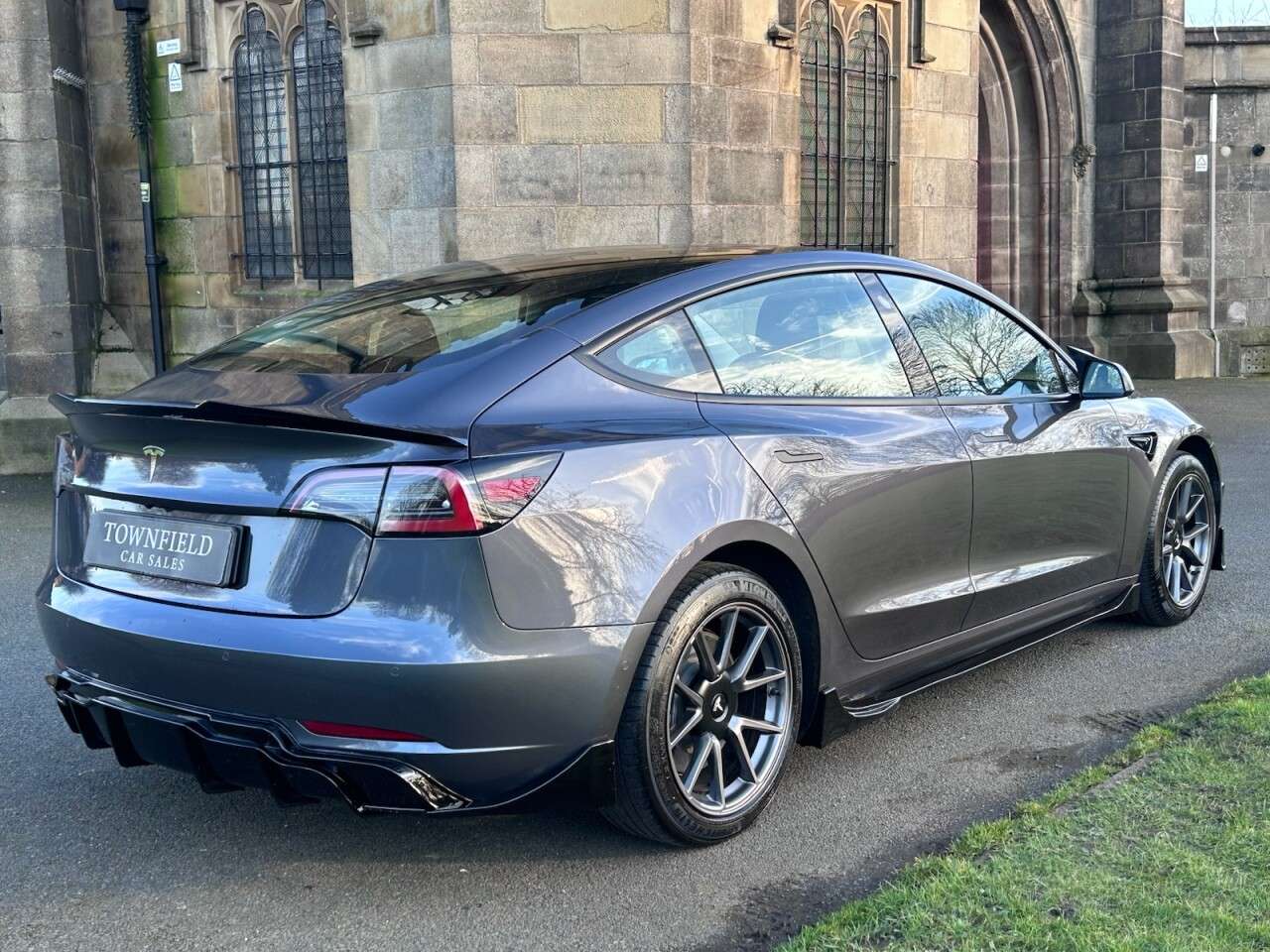 A 2021 TESLA MODEL 3 Standard Range Plus Saloon 4dr Electric Auto RWD (241 bhp) 360 CAMERA' A 2021 TESLA MODEL 3 Standard Range Plus Saloon 4dr Electric Auto RWD (241 bhp) 360 CAMERA'