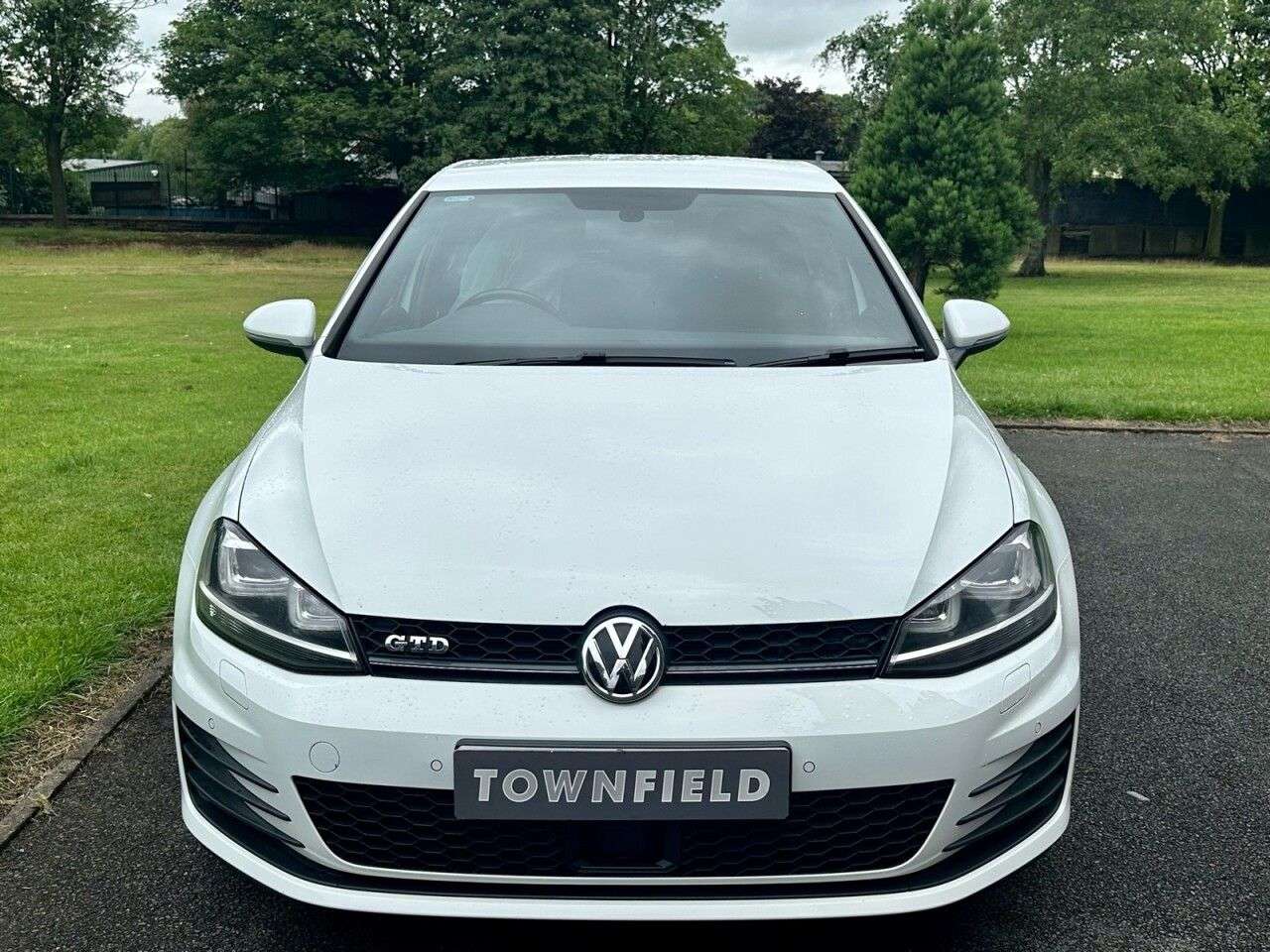 A 2014 VOLKSWAGEN GOLF 2.0 TDI BlueMotion Tech GTD Hatchback 5dr Diesel Manual Euro 6 (s/s) (184 p A 2014 VOLKSWAGEN GOLF 2.0 TDI BlueMotion Tech GTD Hatchback 5dr Diesel Manual Euro 6 (s/s) (184 p