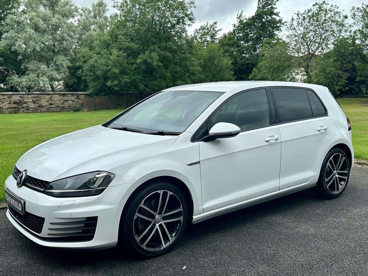 A 2014 VOLKSWAGEN GOLF 2.0 TDI BlueMotion Tech GTD Hatchback 5dr Diesel Manual Euro 6 (s/s) (184 p A 2014 VOLKSWAGEN GOLF 2.0 TDI BlueMotion Tech GTD Hatchback 5dr Diesel Manual Euro 6 (s/s) (184 p