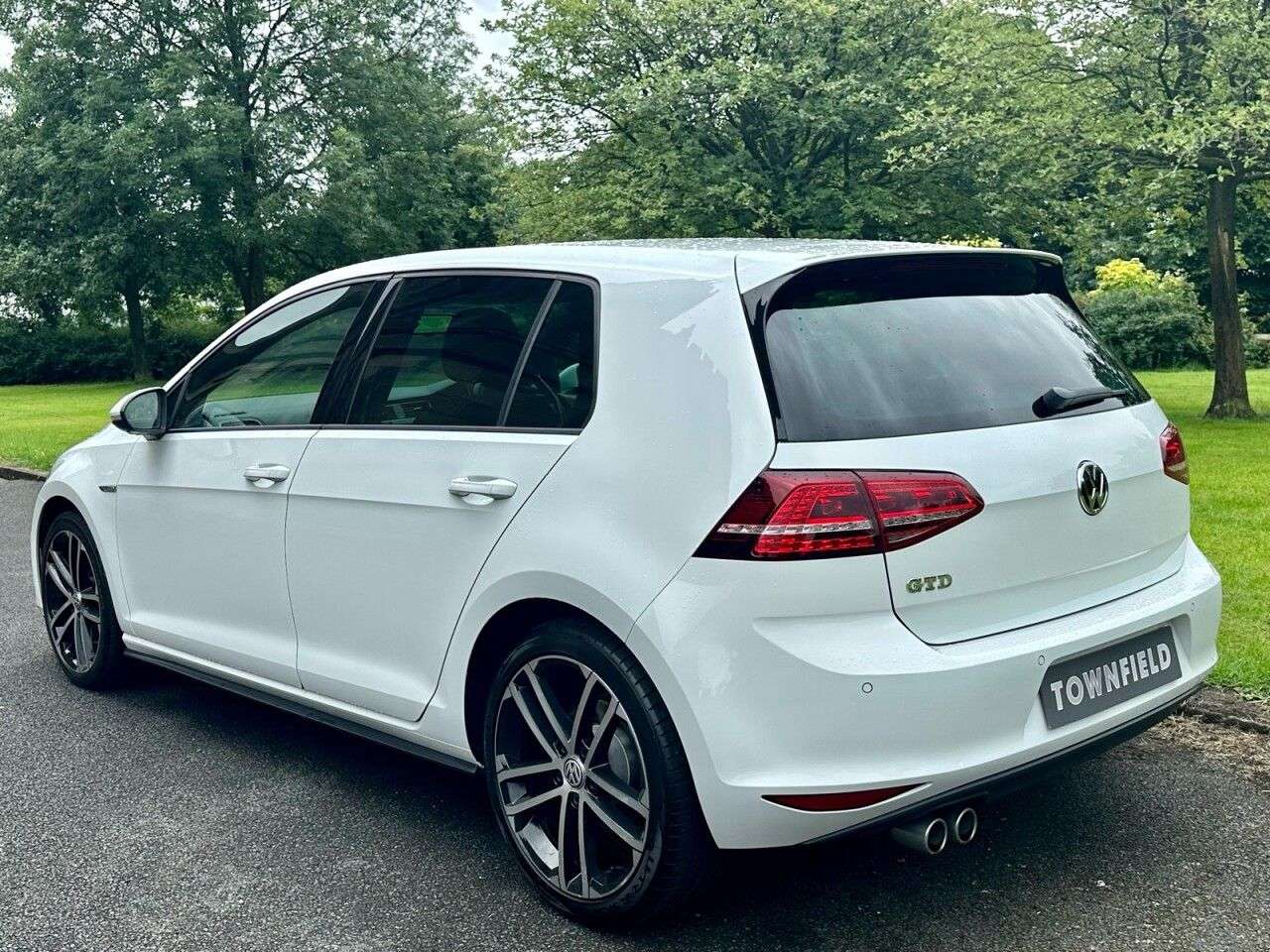 A 2014 VOLKSWAGEN GOLF 2.0 TDI BlueMotion Tech GTD Hatchback 5dr Diesel Manual Euro 6 (s/s) (184 p A 2014 VOLKSWAGEN GOLF 2.0 TDI BlueMotion Tech GTD Hatchback 5dr Diesel Manual Euro 6 (s/s) (184 p