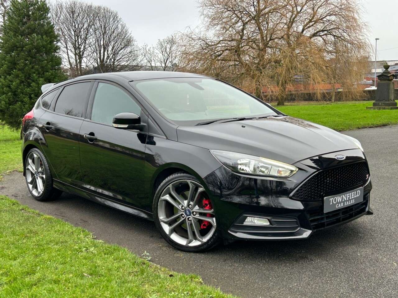 A 2018 FORD FOCUS 2.0T EcoBoost ST-2 Hatchback 5dr Petrol Manual Euro 6 (s/s) (250 ps) Hatchb A 2018 FORD FOCUS 2.0T EcoBoost ST-2 Hatchback 5dr Petrol Manual Euro 6 (s/s) (250 ps) Hatchb