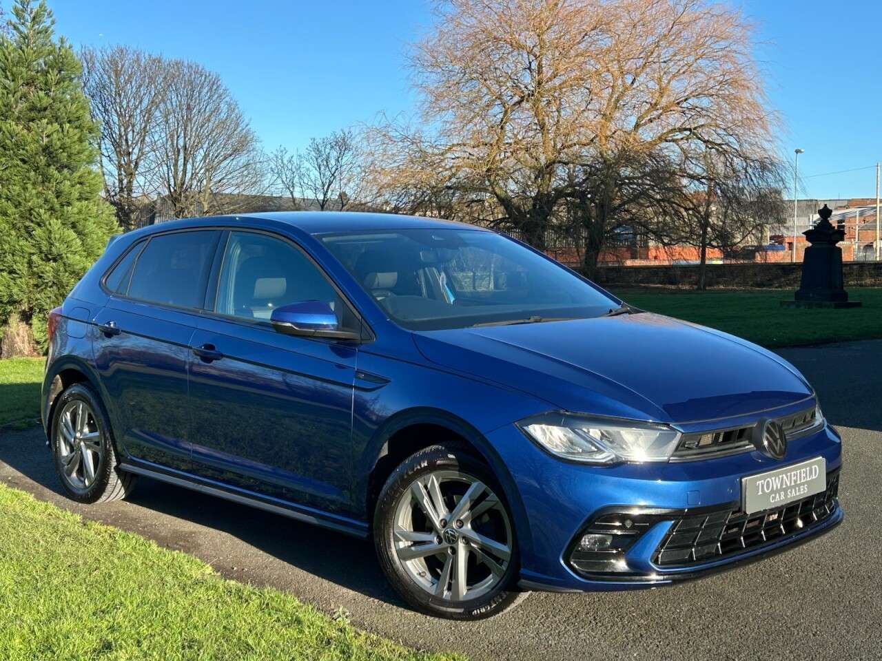 A 2022 VOLKSWAGEN POLO 1.0 TSI R-Line Hatchback 5dr Petrol DSG Euro 6 (s/s) (95 ps) PARK SENSORS + A 2022 VOLKSWAGEN POLO 1.0 TSI R-Line Hatchback 5dr Petrol DSG Euro 6 (s/s) (95 ps) PARK SENSORS +