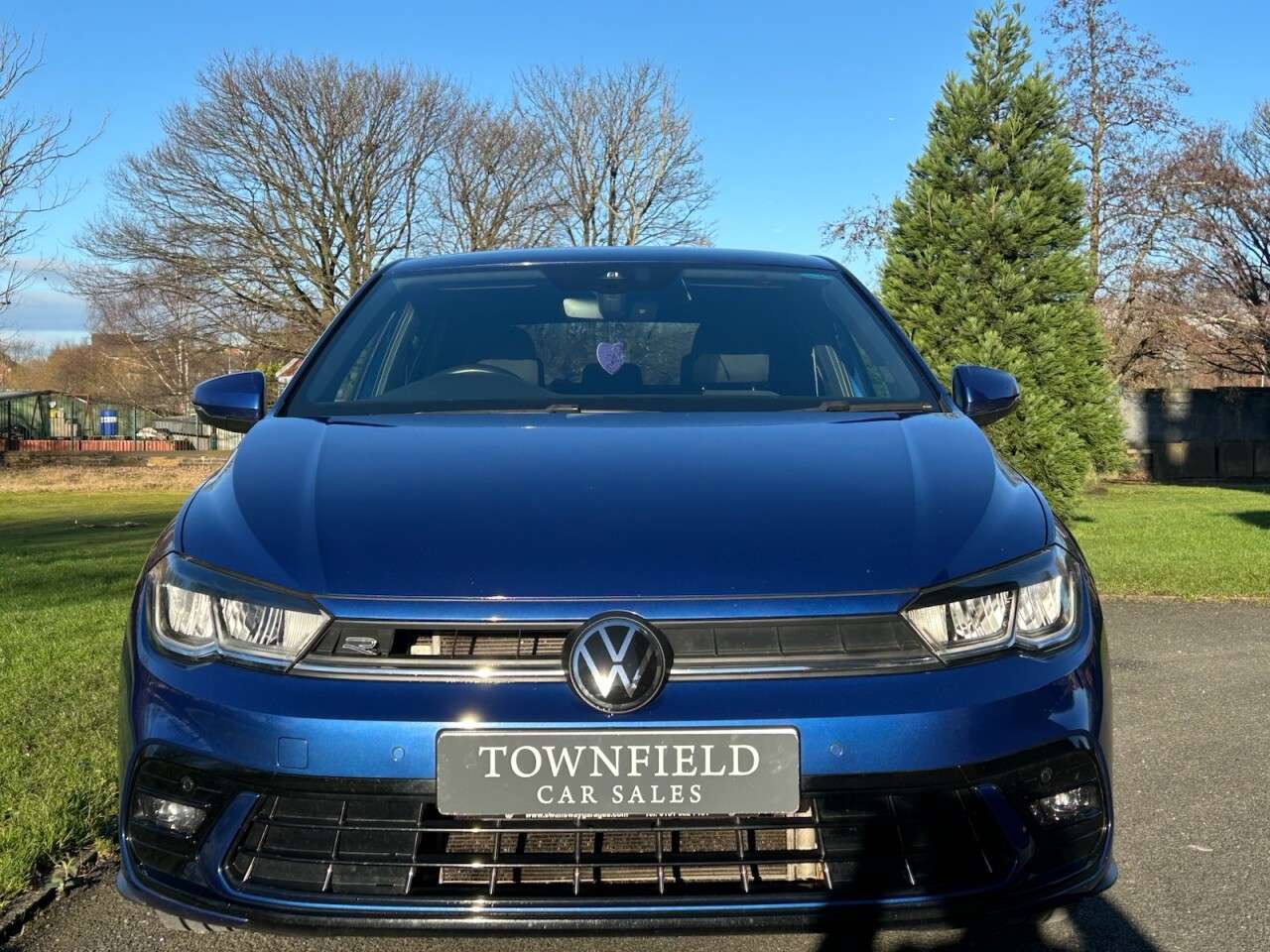 A 2022 VOLKSWAGEN POLO 1.0 TSI R-Line Hatchback 5dr Petrol DSG Euro 6 (s/s) (95 ps) PARK SENSORS + A 2022 VOLKSWAGEN POLO 1.0 TSI R-Line Hatchback 5dr Petrol DSG Euro 6 (s/s) (95 ps) PARK SENSORS +