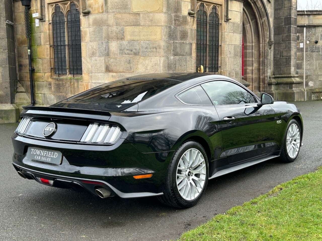 A 2016 FORD MUSTANG 5.0 V8 GT Fastback 2dr Petrol SelShift Euro 6 (416 bhp) FULL SERVICE HISTOR A 2016 FORD MUSTANG 5.0 V8 GT Fastback 2dr Petrol SelShift Euro 6 (416 bhp) FULL SERVICE HISTOR