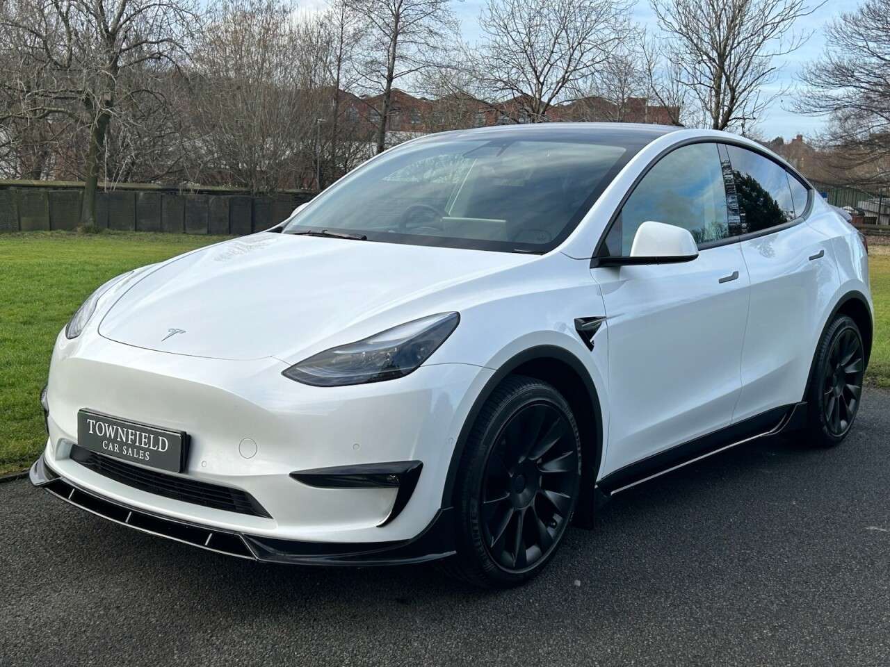 A 2022 TESLA MODEL Y (Dual Motor) Long Range SUV 5dr Electric Auto 4WDE (384 bhp) SAT NAV+CARPLA A 2022 TESLA MODEL Y (Dual Motor) Long Range SUV 5dr Electric Auto 4WDE (384 bhp) SAT NAV+CARPLA