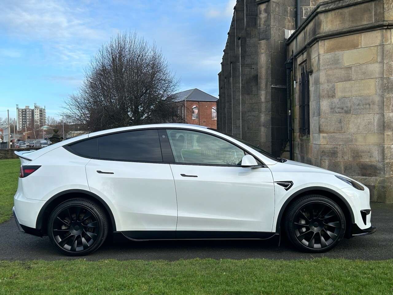 A 2022 TESLA MODEL Y (Dual Motor) Long Range SUV 5dr Electric Auto 4WDE (384 bhp) SAT NAV+CARPLA A 2022 TESLA MODEL Y (Dual Motor) Long Range SUV 5dr Electric Auto 4WDE (384 bhp) SAT NAV+CARPLA