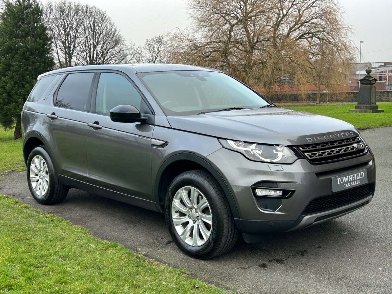 A 2016 LAND ROVER DISCOVERY SPORT 2.0 TD4 SE Tech SUV 5dr Diesel Manual 4WD Euro 6 (s/s) (180 ps) SAT NAV+HEA A 2016 LAND ROVER DISCOVERY SPORT 2.0 TD4 SE Tech SUV 5dr Diesel Manual 4WD Euro 6 (s/s) (180 ps) SAT NAV+HEA