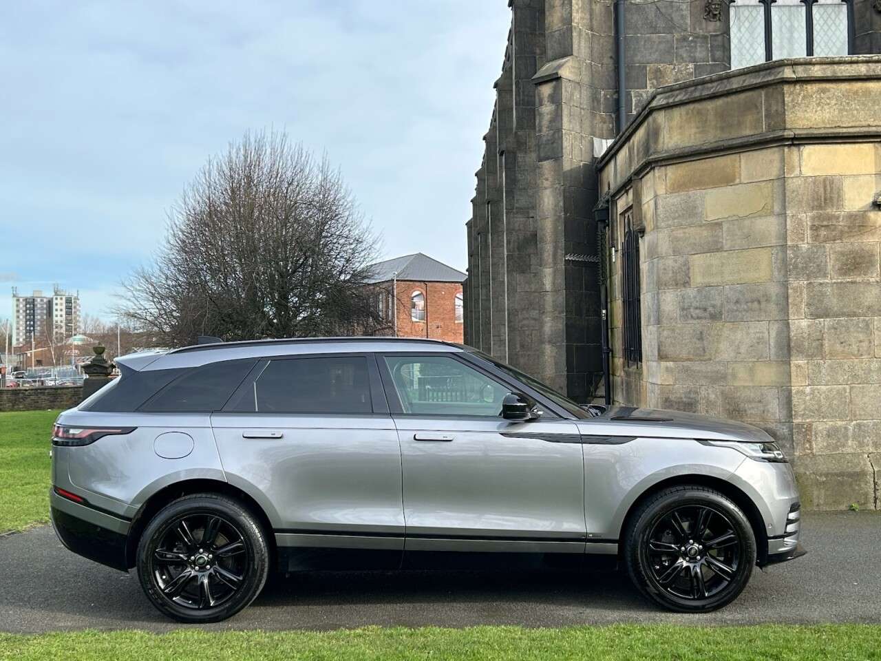 A 2020 LAND ROVER RANGE ROVER VELAR 2.0 D180 R-Dynamic SE SUV 5dr Diesel Auto 4WD Euro 6 (s/s) (180 ps) AUTO SA A 2020 LAND ROVER RANGE ROVER VELAR 2.0 D180 R-Dynamic SE SUV 5dr Diesel Auto 4WD Euro 6 (s/s) (180 ps) AUTO SA