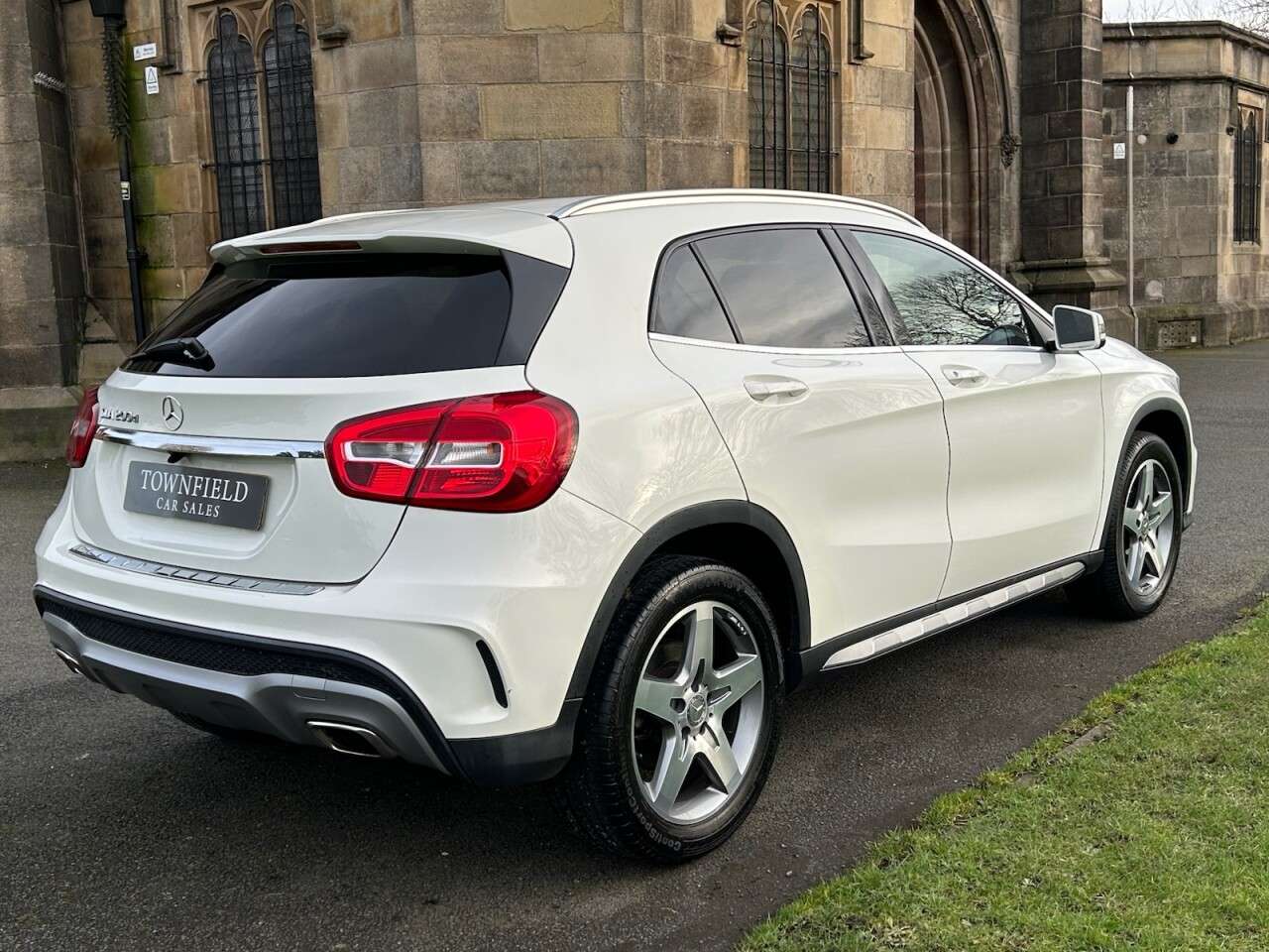 A 2015 MERCEDES-BENZ GLA 2.1 GLA200d AMG Line SUV 5dr Diesel Manual Euro 6 (s/s) (136 ps) POWER TAIL A 2015 MERCEDES-BENZ GLA 2.1 GLA200d AMG Line SUV 5dr Diesel Manual Euro 6 (s/s) (136 ps) POWER TAIL