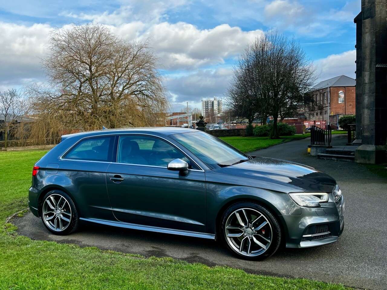 A 2017 AUDI S3 2.0 TFSI Hatchback 3dr Petrol S Tronic quattro Euro 6 (s/s) (310 ps) SAT NA A 2017 AUDI S3 2.0 TFSI Hatchback 3dr Petrol S Tronic quattro Euro 6 (s/s) (310 ps) SAT NA