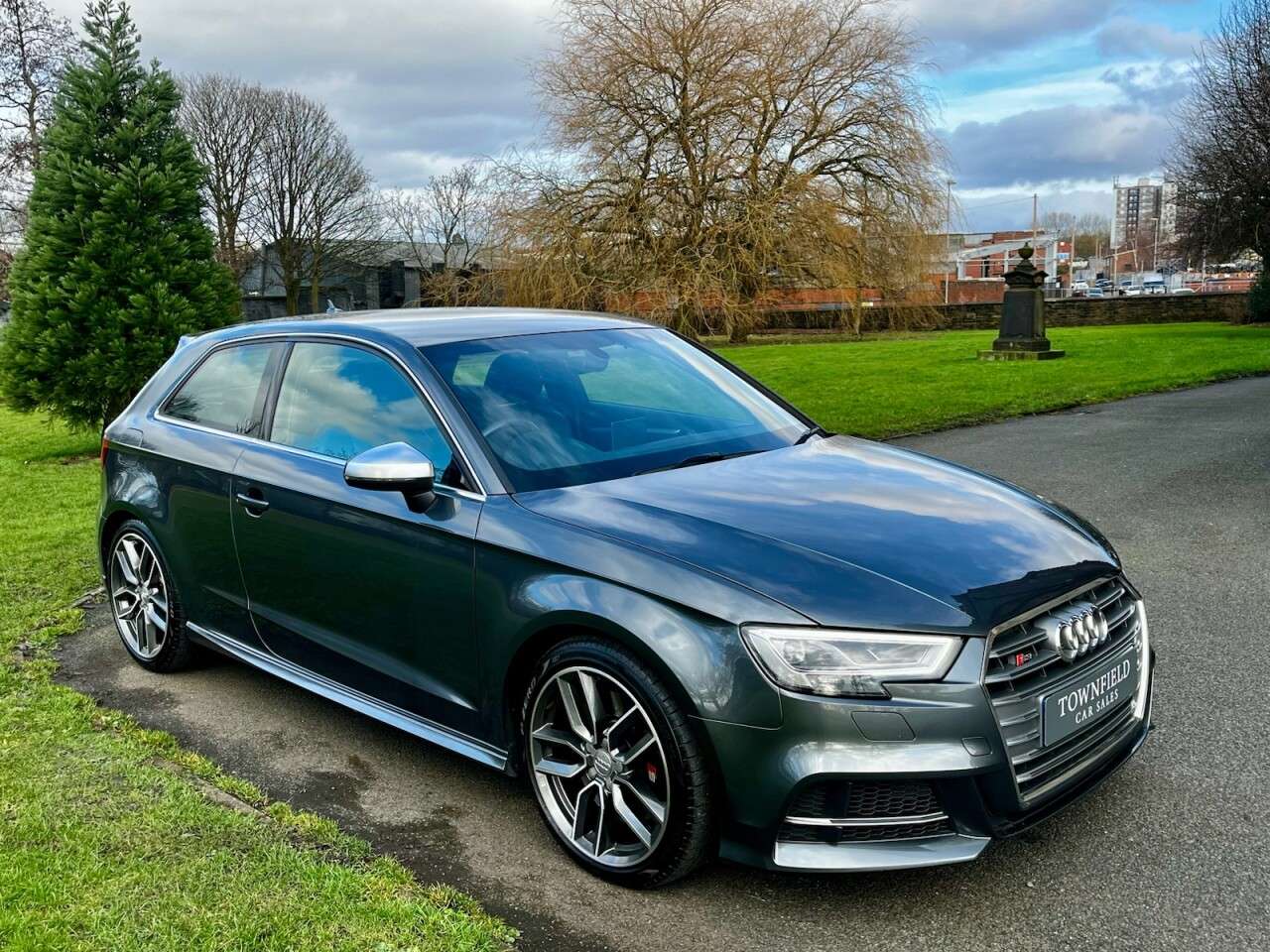 A 2017 AUDI S3 2.0 TFSI Hatchback 3dr Petrol S Tronic quattro Euro 6 (s/s) (310 ps) SAT NA A 2017 AUDI S3 2.0 TFSI Hatchback 3dr Petrol S Tronic quattro Euro 6 (s/s) (310 ps) SAT NA