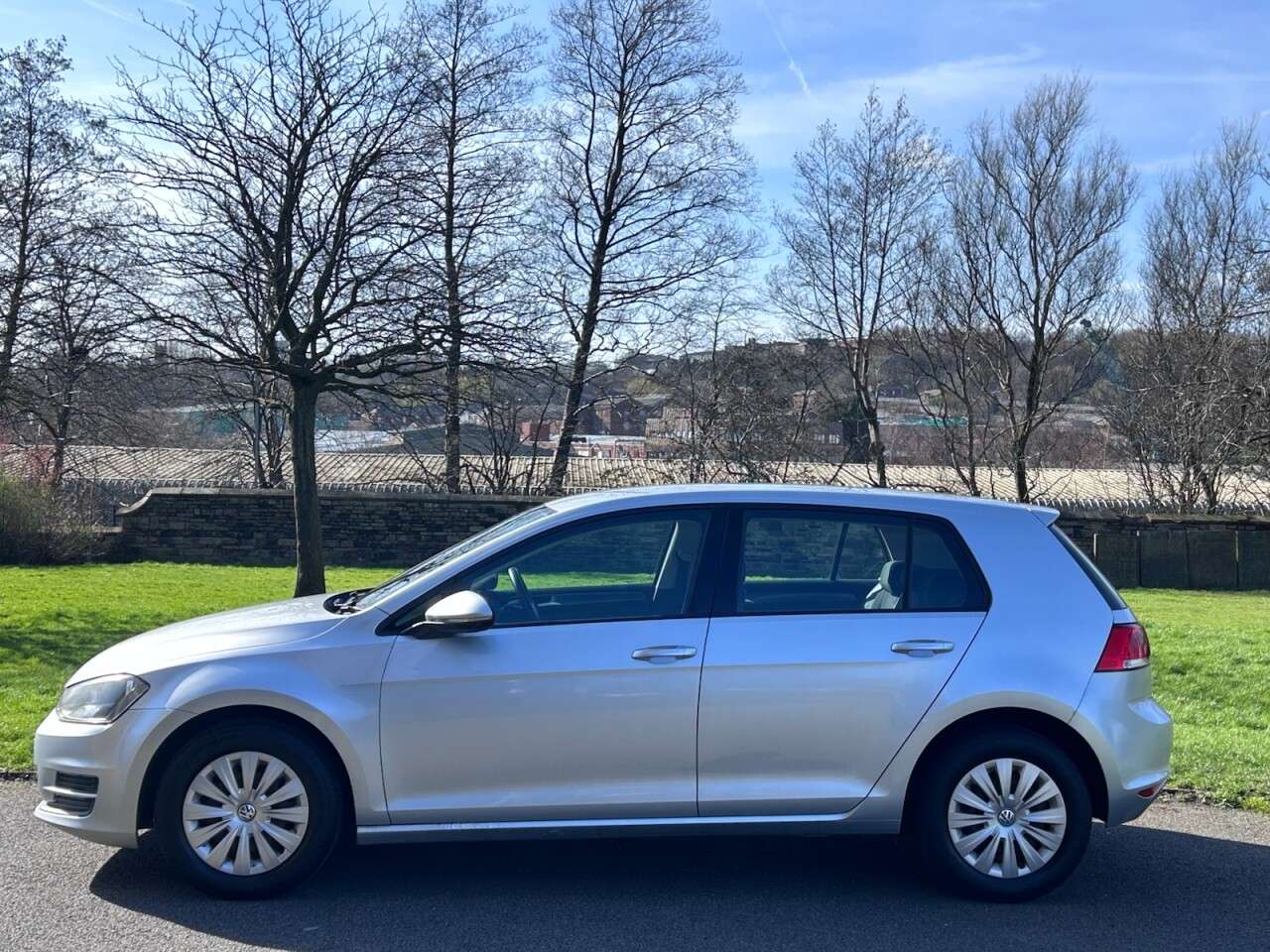 A 2013 VOLKSWAGEN GOLF 1.2 TSI BlueMotion Tech S Hatchback 5dr Petrol Manual Euro 5 (s/s) (85 ps) A 2013 VOLKSWAGEN GOLF 1.2 TSI BlueMotion Tech S Hatchback 5dr Petrol Manual Euro 5 (s/s) (85 ps)