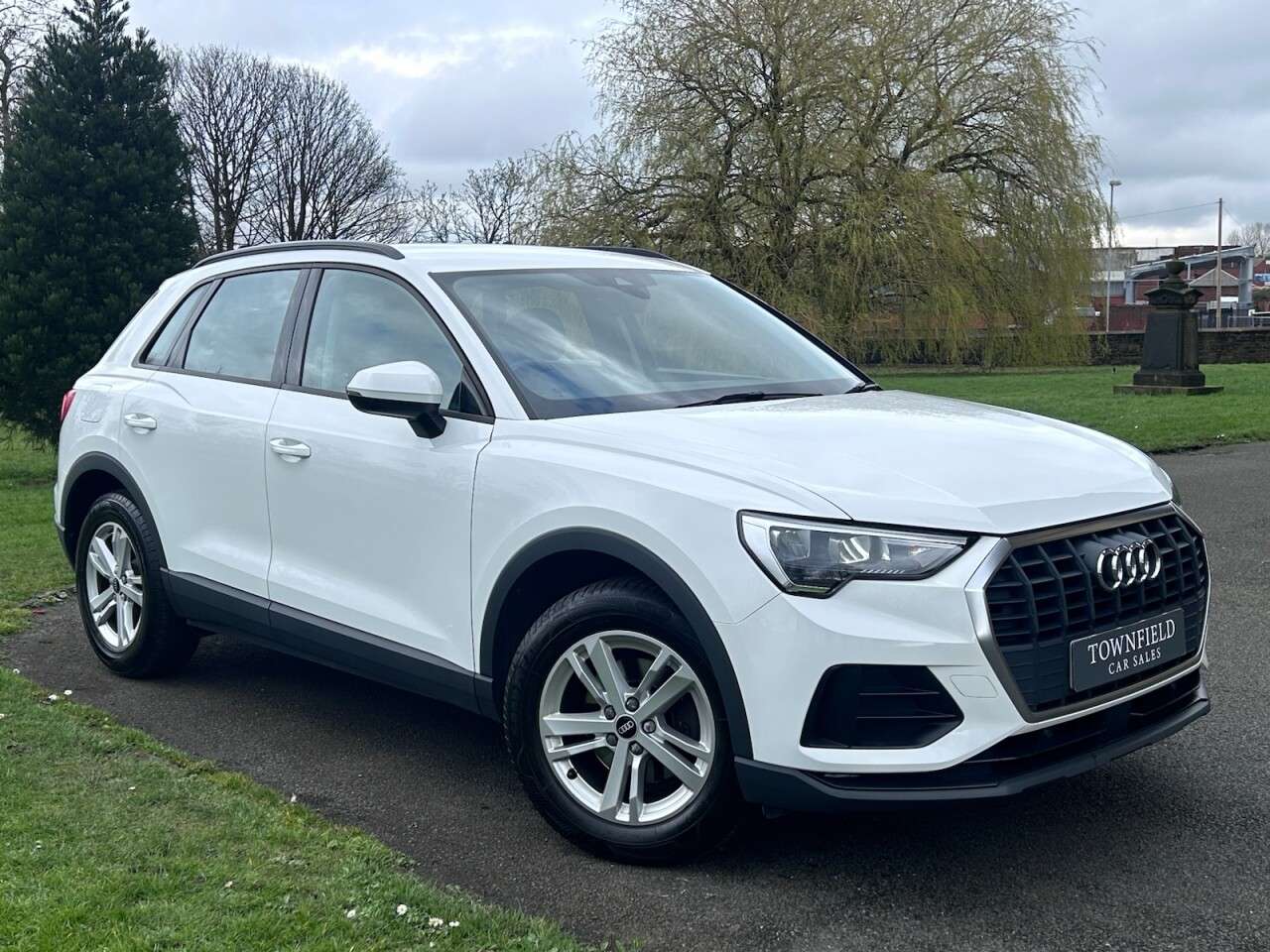 A 2021 AUDI Q3 1.5 TFSI CoD 35 Technik SUV 5dr Petrol Manual Euro 6 (s/s) (150 ps) A 2021 AUDI Q3 1.5 TFSI CoD 35 Technik SUV 5dr Petrol Manual Euro 6 (s/s) (150 ps)