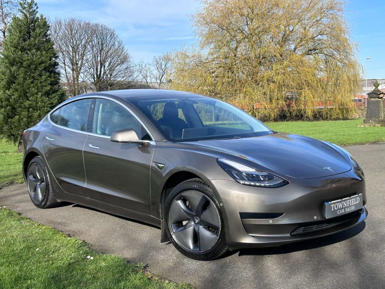 A 2020 TESLA MODEL 3 Standard Range Plus Saloon 4dr Electric Auto RWD (241 bhp) A 2020 TESLA MODEL 3 Standard Range Plus Saloon 4dr Electric Auto RWD (241 bhp)