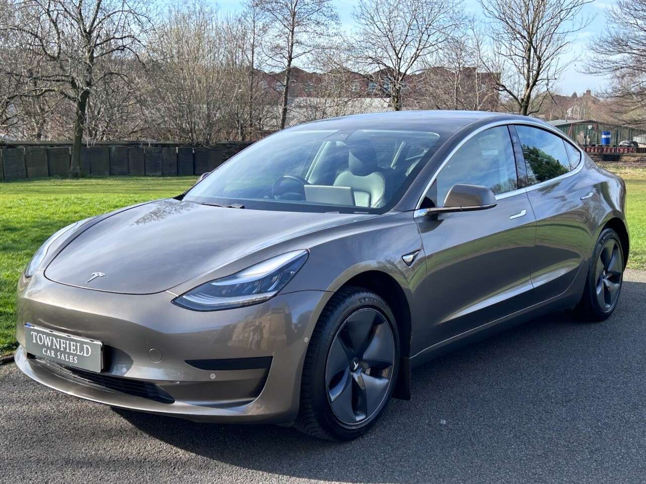 A 2020 TESLA MODEL 3 Standard Range Plus Saloon 4dr Electric Auto RWD (241 bhp) A 2020 TESLA MODEL 3 Standard Range Plus Saloon 4dr Electric Auto RWD (241 bhp)