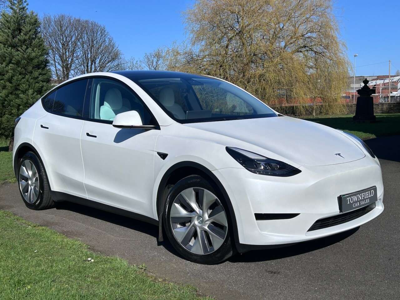 A 2023 TESLA MODEL Y SUV 5dr Electric Auto RWD (346 ps) WHITE LEATHER SEATS A 2023 TESLA MODEL Y SUV 5dr Electric Auto RWD (346 ps) WHITE LEATHER SEATS