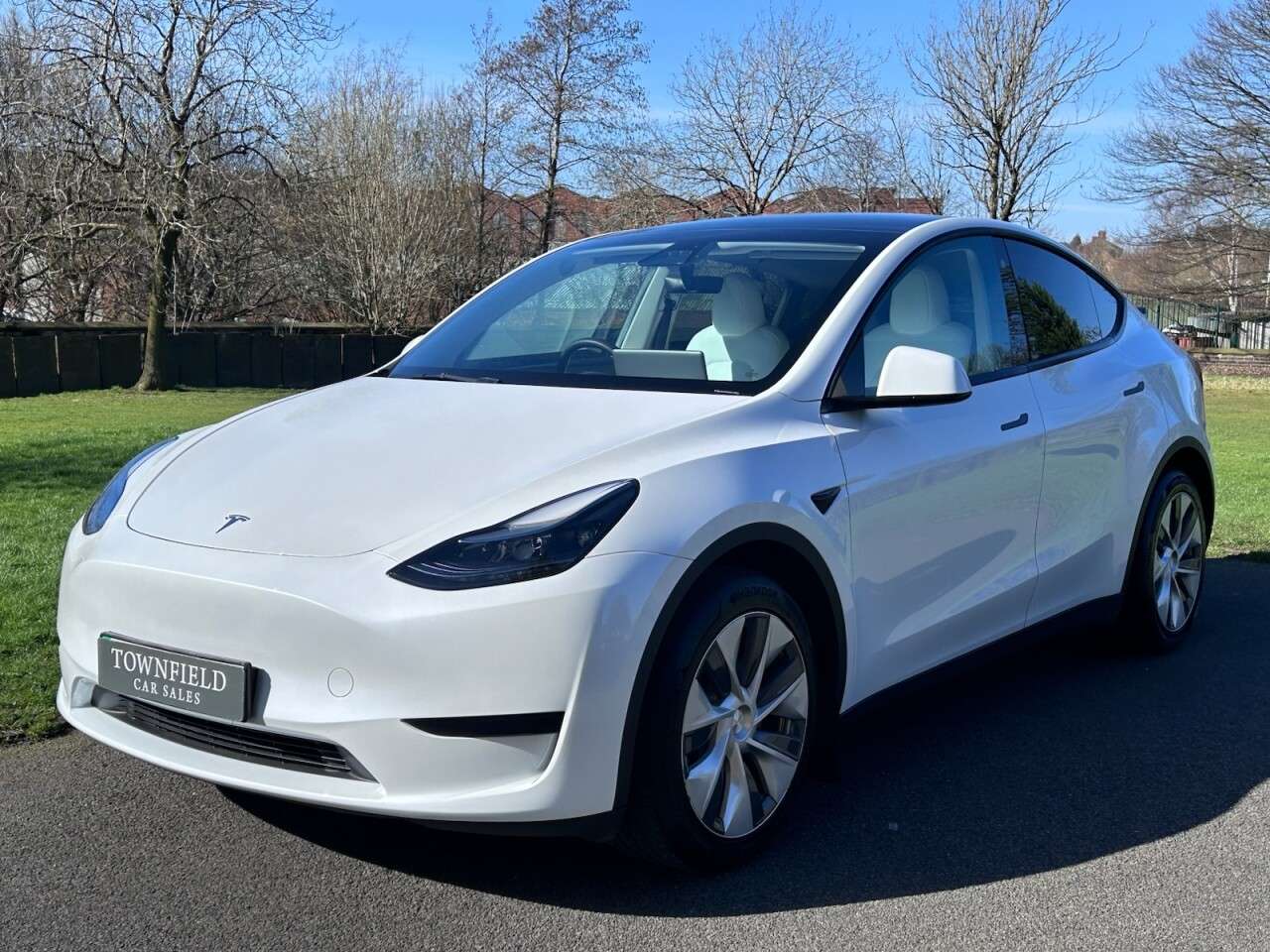 A 2023 TESLA MODEL Y SUV 5dr Electric Auto RWD (346 ps) WHITE LEATHER SEATS A 2023 TESLA MODEL Y SUV 5dr Electric Auto RWD (346 ps) WHITE LEATHER SEATS