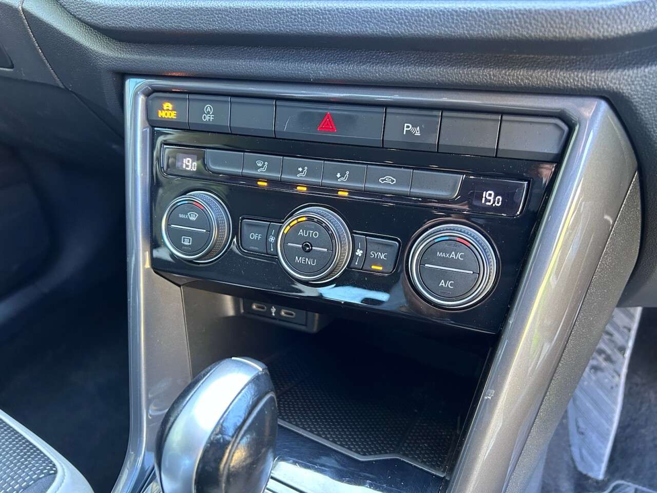 2021 VOLKSWAGEN T-ROC 2021 VOLKSWAGEN T-ROC