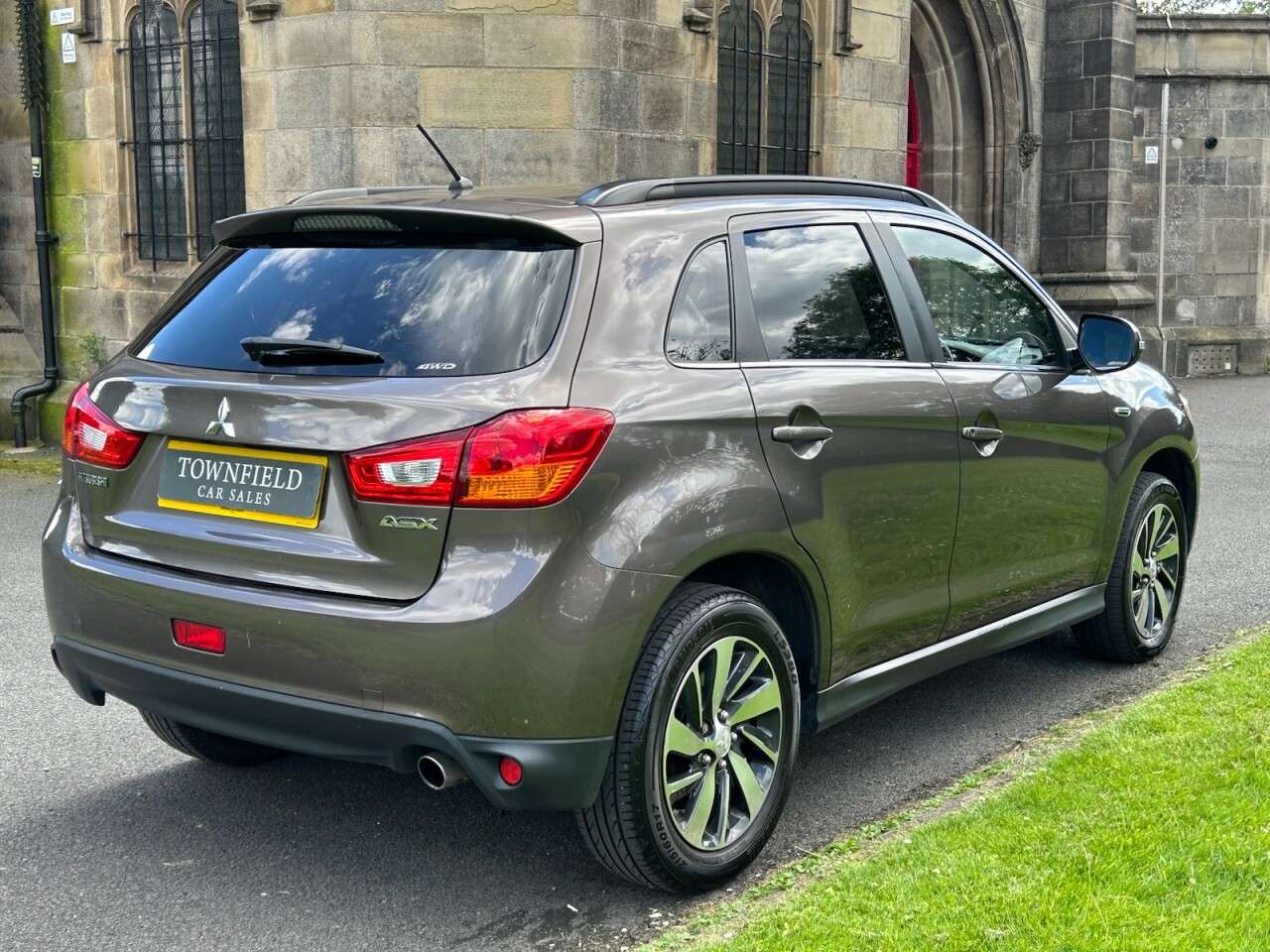 A 2015 MITSUBISHI ASX 2.2 DI-D 4 SUV 5dr Diesel Auto 4WD Euro 5 (s/s) (150 ps) HEATED LEATHER SEA A 2015 MITSUBISHI ASX 2.2 DI-D 4 SUV 5dr Diesel Auto 4WD Euro 5 (s/s) (150 ps) HEATED LEATHER SEA