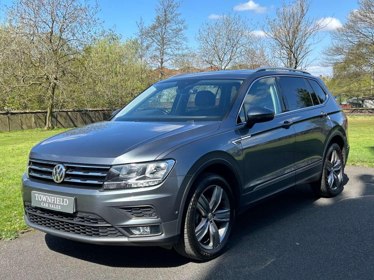 A 2021 VOLKSWAGEN TIGUAN ALLSPACE 1.5 TSI EVO Match SUV 5dr Petrol DSG Euro 6 (s/s) (150 ps) APPLE CARPLAY + A 2021 VOLKSWAGEN TIGUAN ALLSPACE 1.5 TSI EVO Match SUV 5dr Petrol DSG Euro 6 (s/s) (150 ps) APPLE CARPLAY +