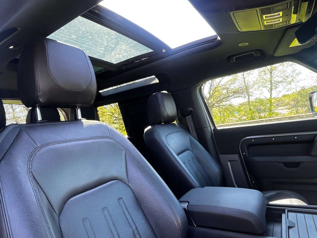 A 2021 LAND ROVER DEFENDER 3.0 D200 MHEV S SUV 3dr Diesel Auto 4WD Euro 6 (s/s) (200 ps) HEATED SEATS+ A 2021 LAND ROVER DEFENDER 3.0 D200 MHEV S SUV 3dr Diesel Auto 4WD Euro 6 (s/s) (200 ps) HEATED SEATS+