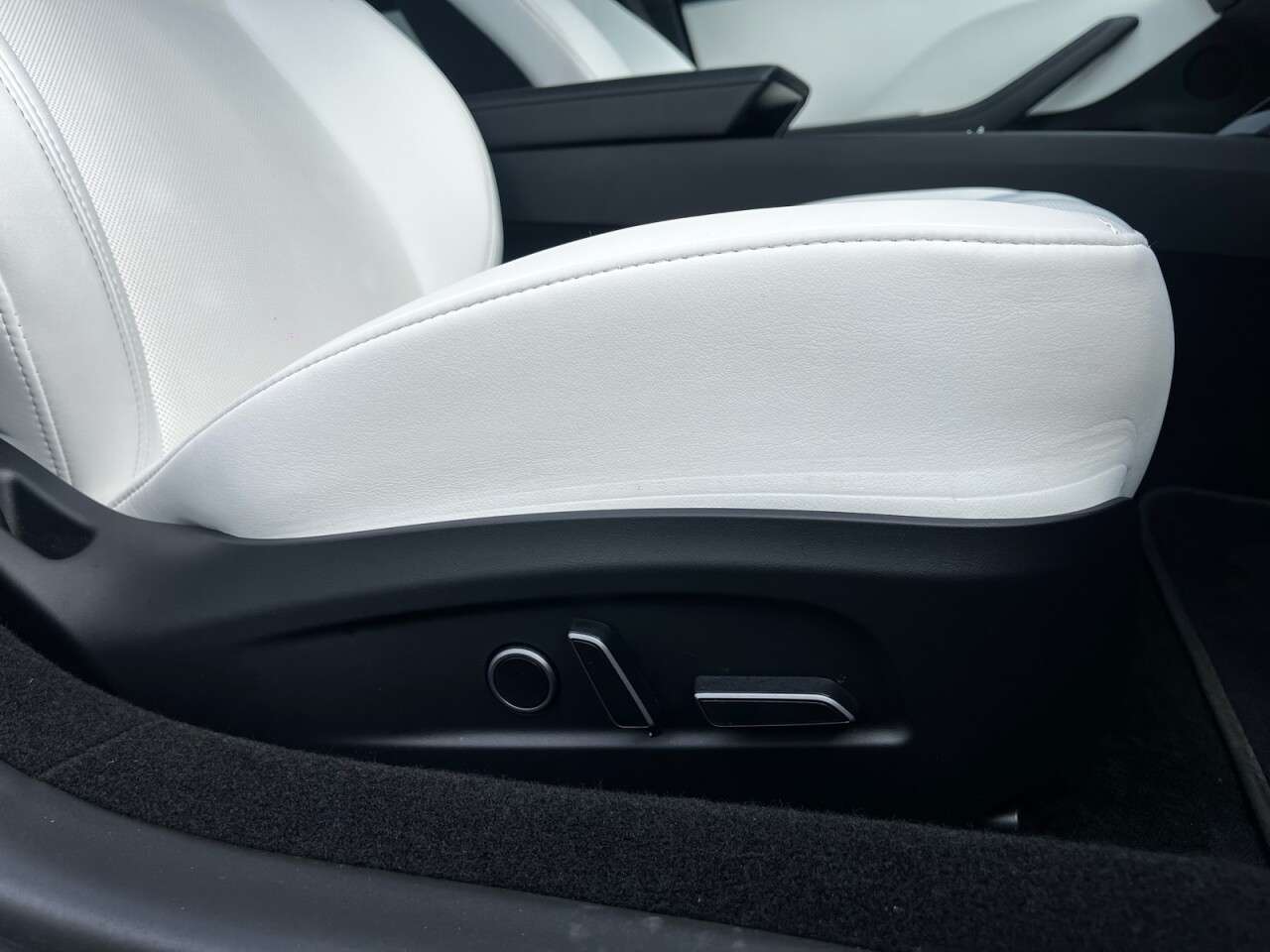 2024 TESLA MODEL 3 2024 TESLA MODEL 3