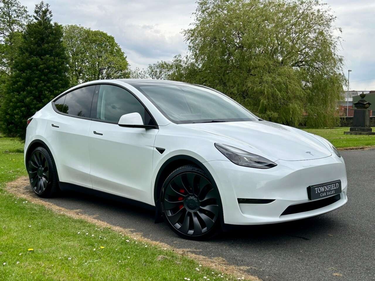 A 2023 TESLA MODEL Y (Dual Motor) Performance SUV 5dr Electric Auto 4WDE (426 bhp) A 2023 TESLA MODEL Y (Dual Motor) Performance SUV 5dr Electric Auto 4WDE (426 bhp)