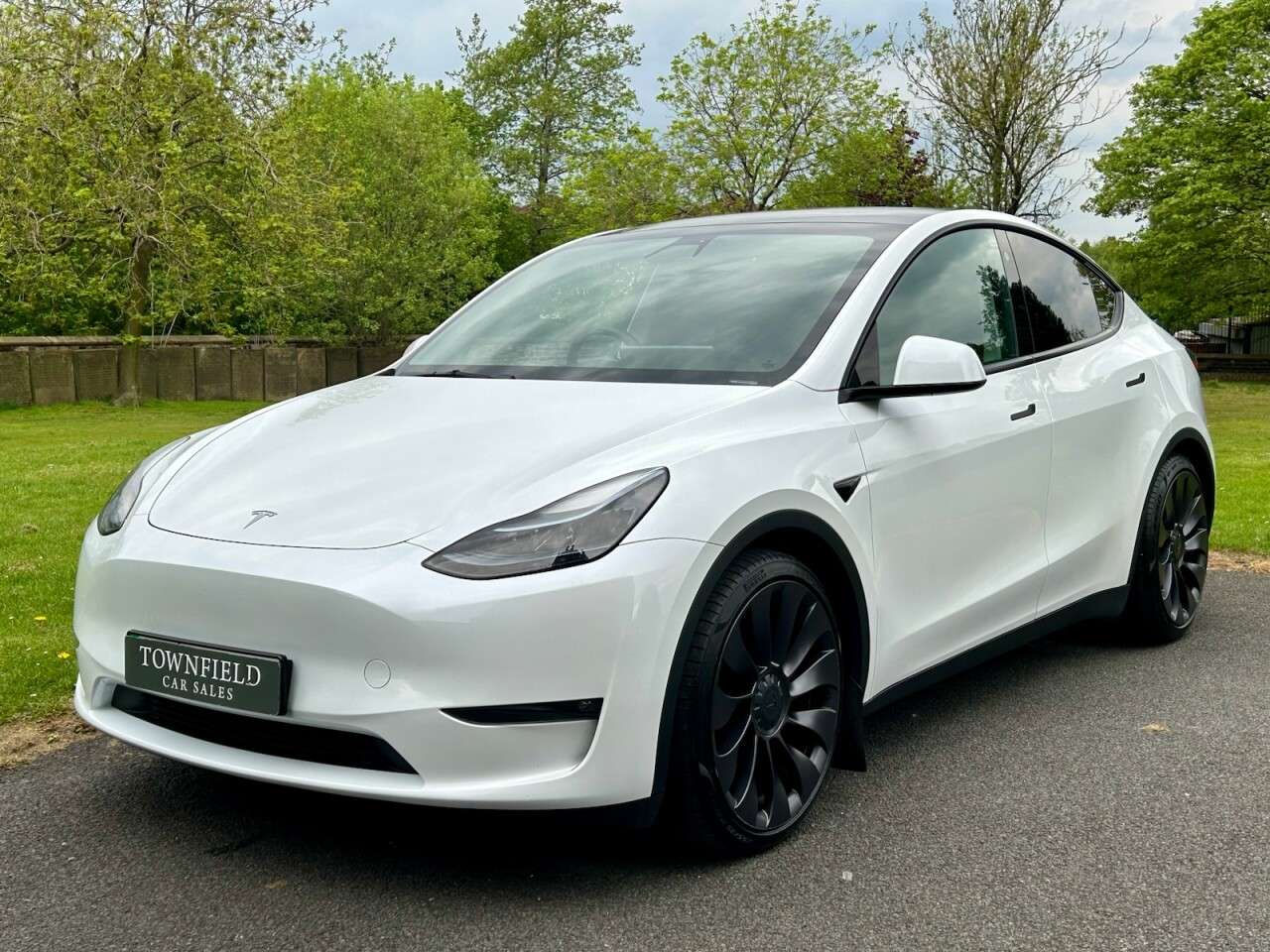 A 2023 TESLA MODEL Y (Dual Motor) Performance SUV 5dr Electric Auto 4WDE (426 bhp) A 2023 TESLA MODEL Y (Dual Motor) Performance SUV 5dr Electric Auto 4WDE (426 bhp)