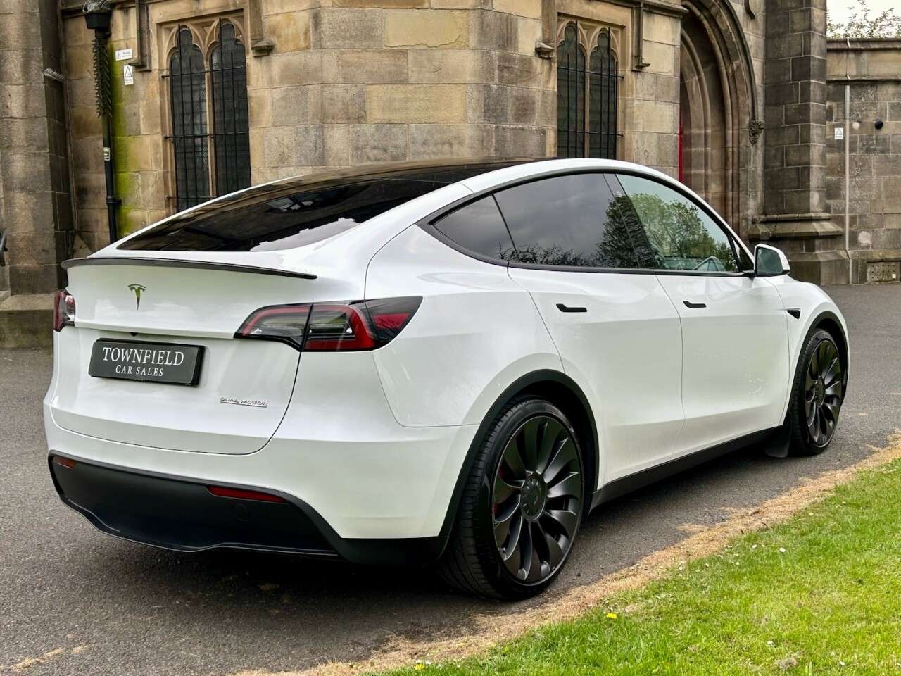A 2023 TESLA MODEL Y (Dual Motor) Performance SUV 5dr Electric Auto 4WDE (426 bhp) A 2023 TESLA MODEL Y (Dual Motor) Performance SUV 5dr Electric Auto 4WDE (426 bhp)