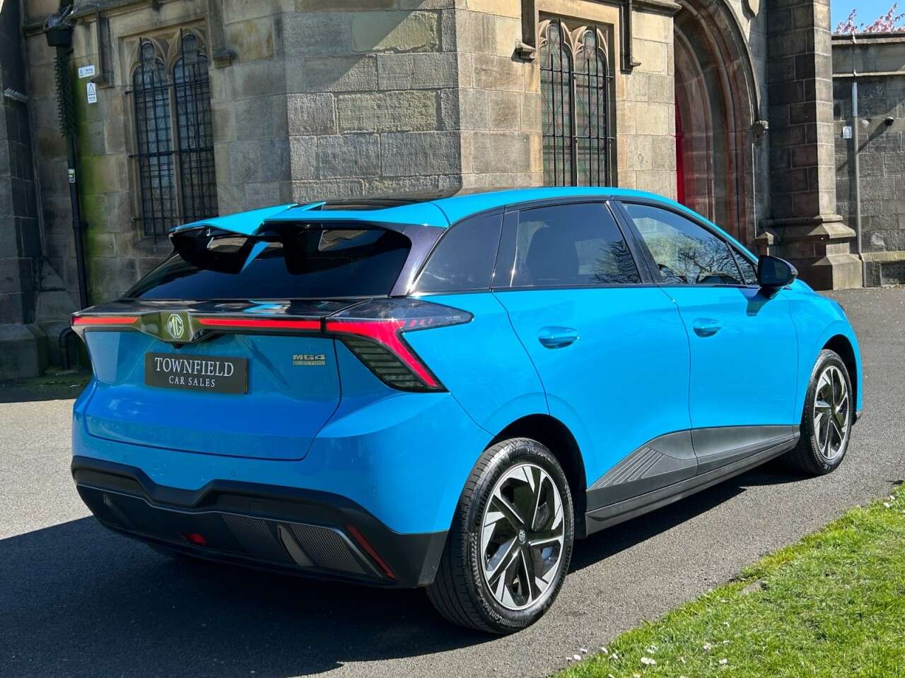 A 2023 MG MG4 64kWh Trophy Long Range Hatchback 5dr Electric Auto (203 ps) A 2023 MG MG4 64kWh Trophy Long Range Hatchback 5dr Electric Auto (203 ps)