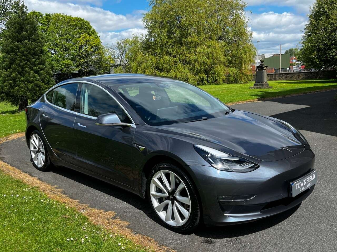 A 2019 TESLA MODEL 3 Standard Range Plus Saloon 4dr Electric Auto RWD (241 bhp) A 2019 TESLA MODEL 3 Standard Range Plus Saloon 4dr Electric Auto RWD (241 bhp)