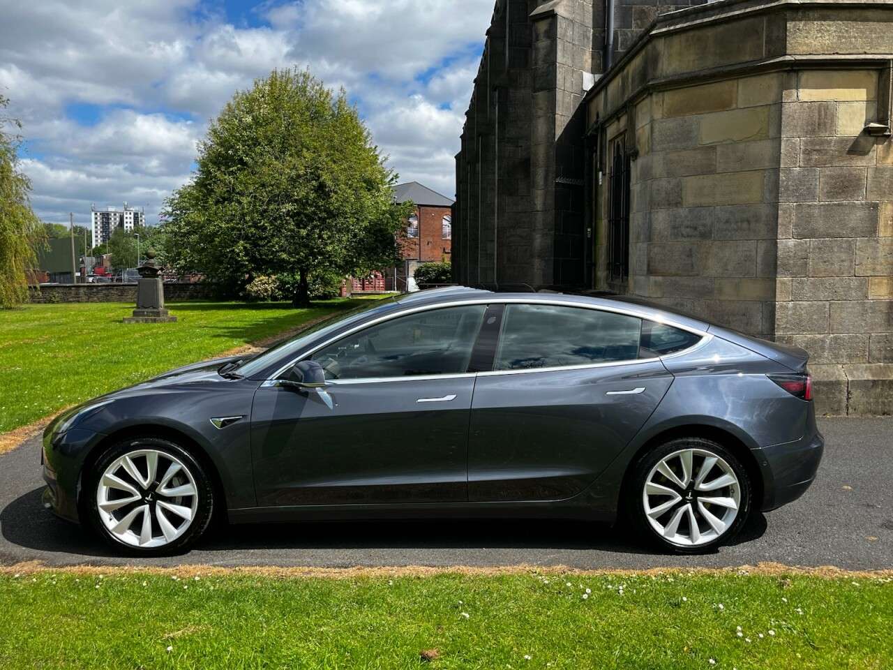 A 2019 TESLA MODEL 3 Standard Range Plus Saloon 4dr Electric Auto RWD (241 bhp) A 2019 TESLA MODEL 3 Standard Range Plus Saloon 4dr Electric Auto RWD (241 bhp)