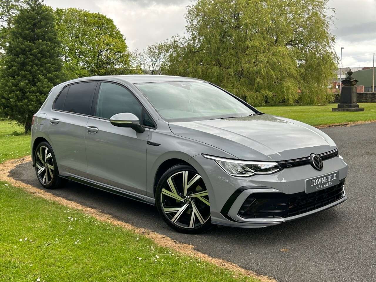 A 2021 VOLKSWAGEN GOLF 1.5 TSI R-Line Hatchback 5dr Petrol Manual Euro 6 (s/s) (150 ps) NAV+CARPLA A 2021 VOLKSWAGEN GOLF 1.5 TSI R-Line Hatchback 5dr Petrol Manual Euro 6 (s/s) (150 ps) NAV+CARPLA