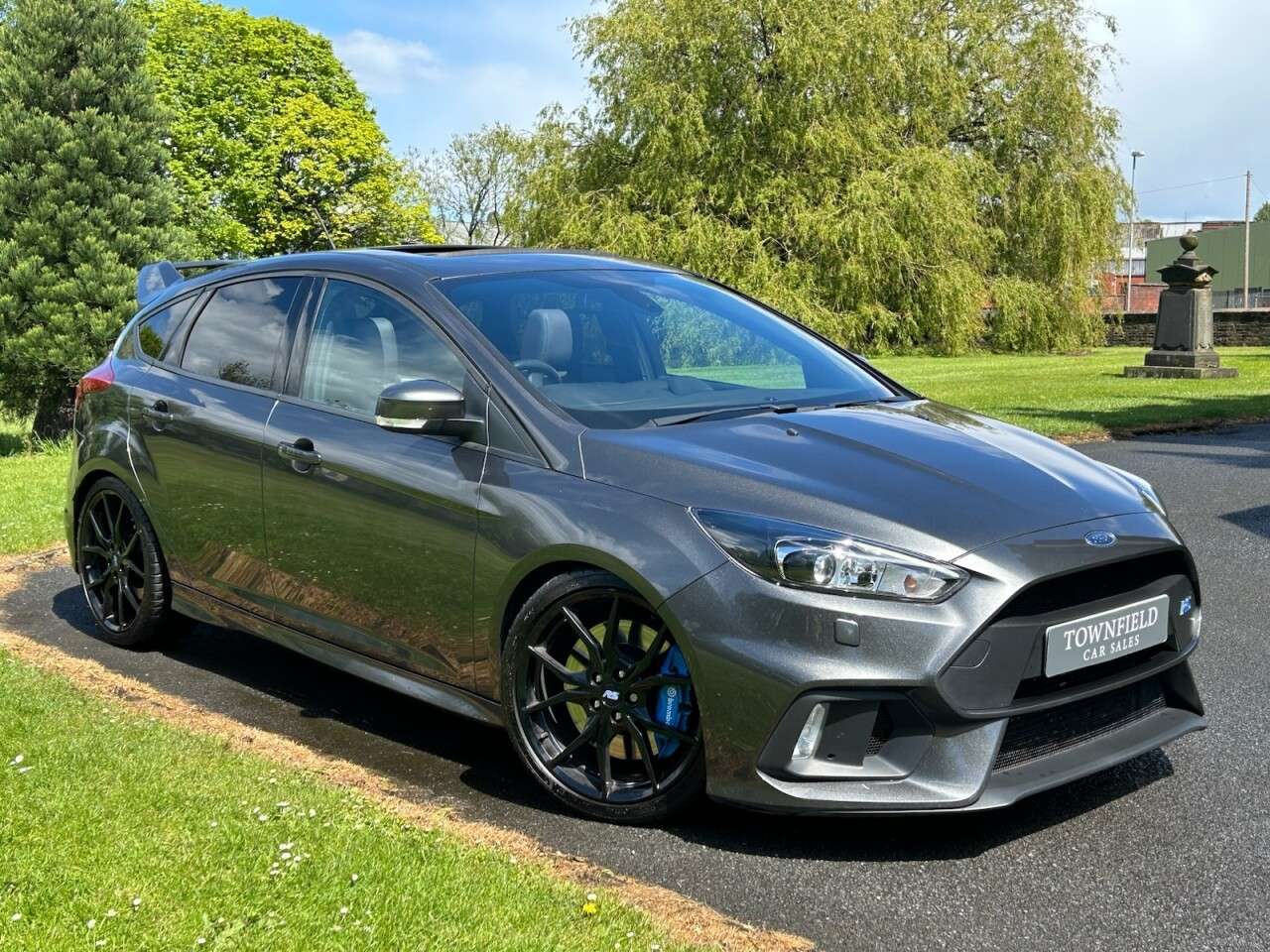 A 2017 FORD FOCUS 2.3T EcoBoost RS Hatchback 5dr Petrol Manual AWD Euro 6 (s/s) (350 ps) FULL A 2017 FORD FOCUS 2.3T EcoBoost RS Hatchback 5dr Petrol Manual AWD Euro 6 (s/s) (350 ps) FULL