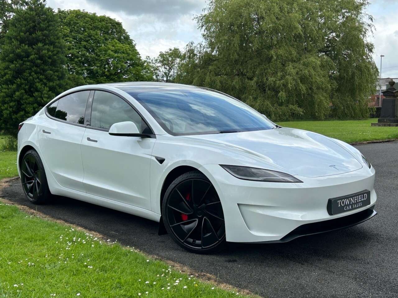 A 2025 TESLA MODEL 3 (Dual Motor) Performance Saloon 4dr Electric Auto 4WDE (460 ps) HEATED / CO A 2025 TESLA MODEL 3 (Dual Motor) Performance Saloon 4dr Electric Auto 4WDE (460 ps) HEATED / CO