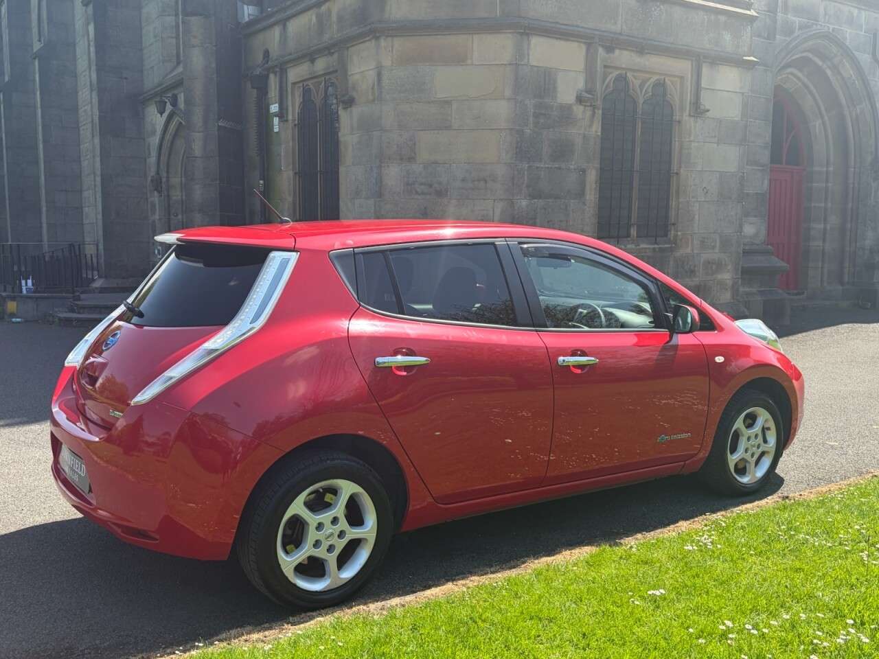 A 2015 NISSAN LEAF 24kWh Acenta Hatchback 5dr Electric Auto (107 bhp) A 2015 NISSAN LEAF 24kWh Acenta Hatchback 5dr Electric Auto (107 bhp)
