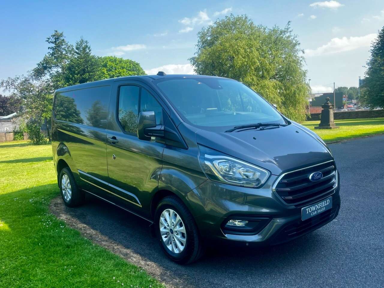 A 2021 FORD TRANSIT CUSTOM 2.0 280 EcoBlue Limited Panel Van 5dr Diesel Manual L1 H1 Euro 6 (s/s) (130 A 2021 FORD TRANSIT CUSTOM 2.0 280 EcoBlue Limited Panel Van 5dr Diesel Manual L1 H1 Euro 6 (s/s) (130