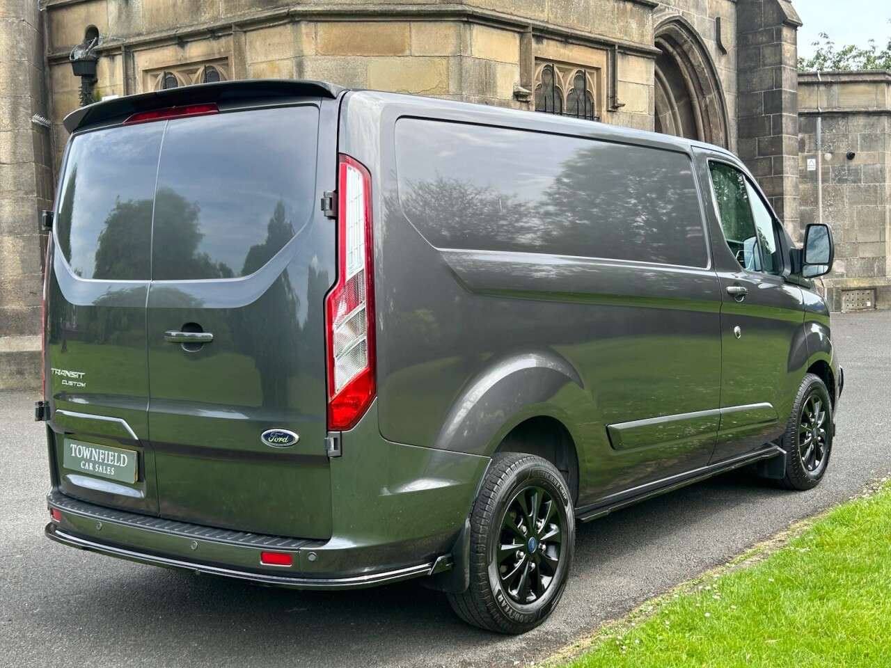 A 2021 FORD TRANSIT CUSTOM 2.0 280 EcoBlue Limited Panel Van 5dr Diesel Manual L1 H1 Euro 6 (s/s) (130 A 2021 FORD TRANSIT CUSTOM 2.0 280 EcoBlue Limited Panel Van 5dr Diesel Manual L1 H1 Euro 6 (s/s) (130