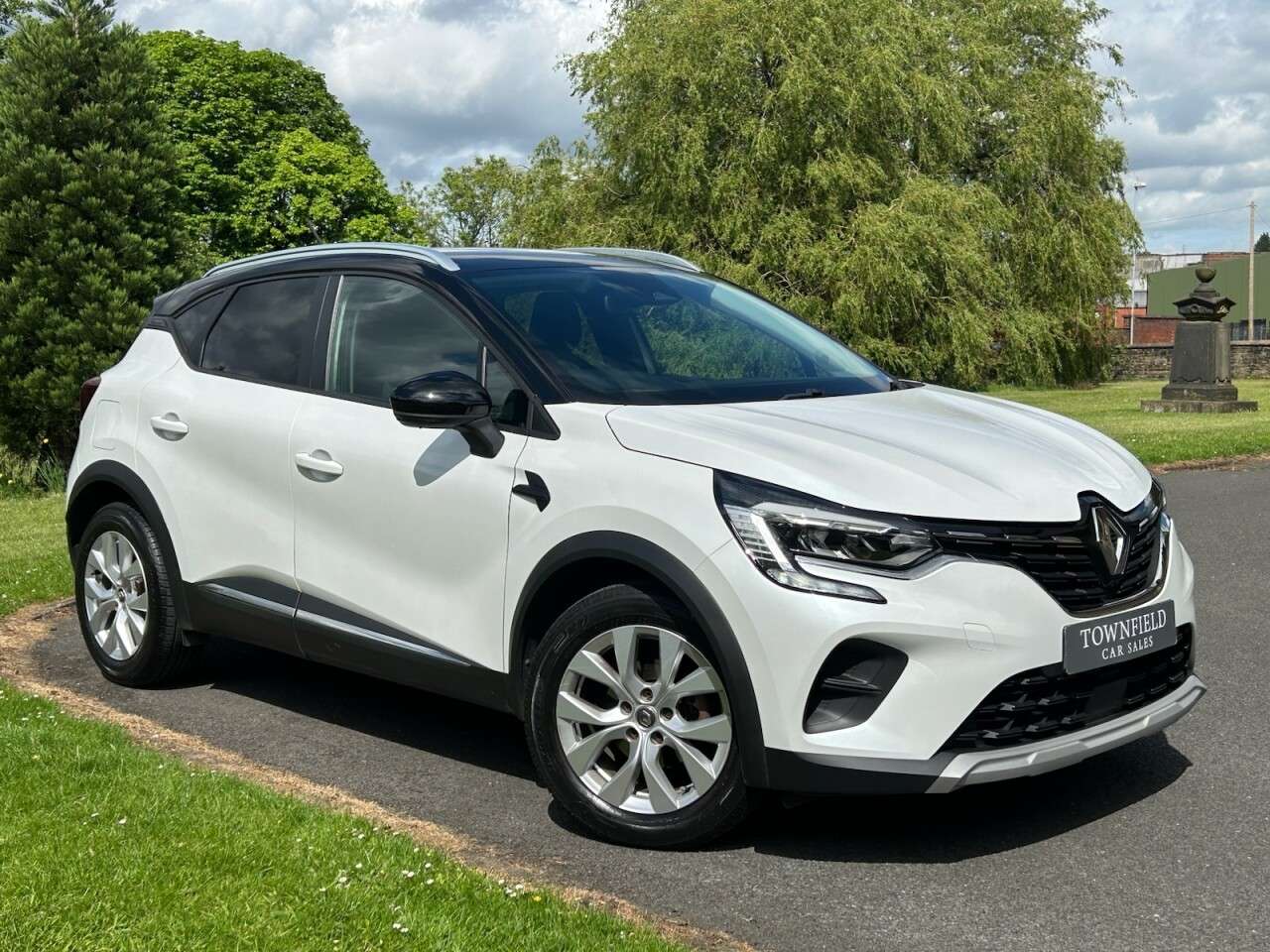 A 2020 RENAULT CAPTUR 1.0 TCe Iconic SUV 5dr Petrol Manual Euro 6 (s/s) (100 ps) PARKING SENSORS+ A 2020 RENAULT CAPTUR 1.0 TCe Iconic SUV 5dr Petrol Manual Euro 6 (s/s) (100 ps) PARKING SENSORS+