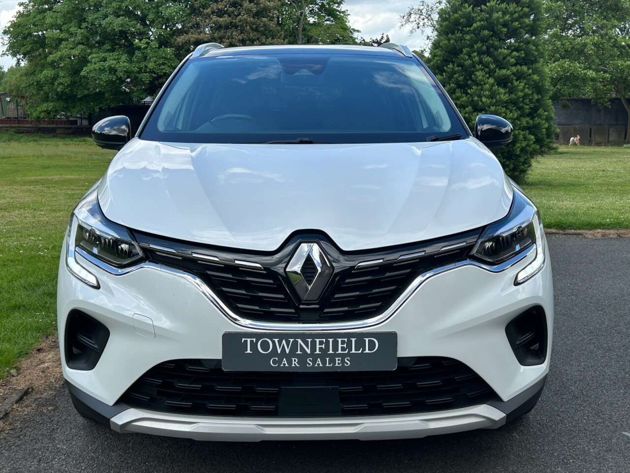 A 2020 RENAULT CAPTUR 1.0 TCe Iconic SUV 5dr Petrol Manual Euro 6 (s/s) (100 ps) PARKING SENSORS+ A 2020 RENAULT CAPTUR 1.0 TCe Iconic SUV 5dr Petrol Manual Euro 6 (s/s) (100 ps) PARKING SENSORS+