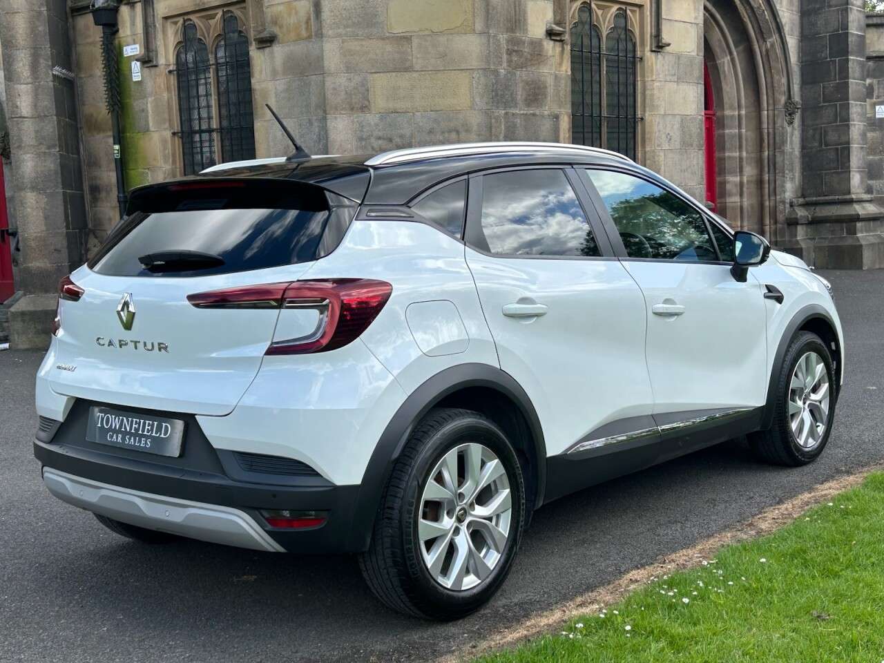 A 2020 RENAULT CAPTUR 1.0 TCe Iconic SUV 5dr Petrol Manual Euro 6 (s/s) (100 ps) PARKING SENSORS+ A 2020 RENAULT CAPTUR 1.0 TCe Iconic SUV 5dr Petrol Manual Euro 6 (s/s) (100 ps) PARKING SENSORS+