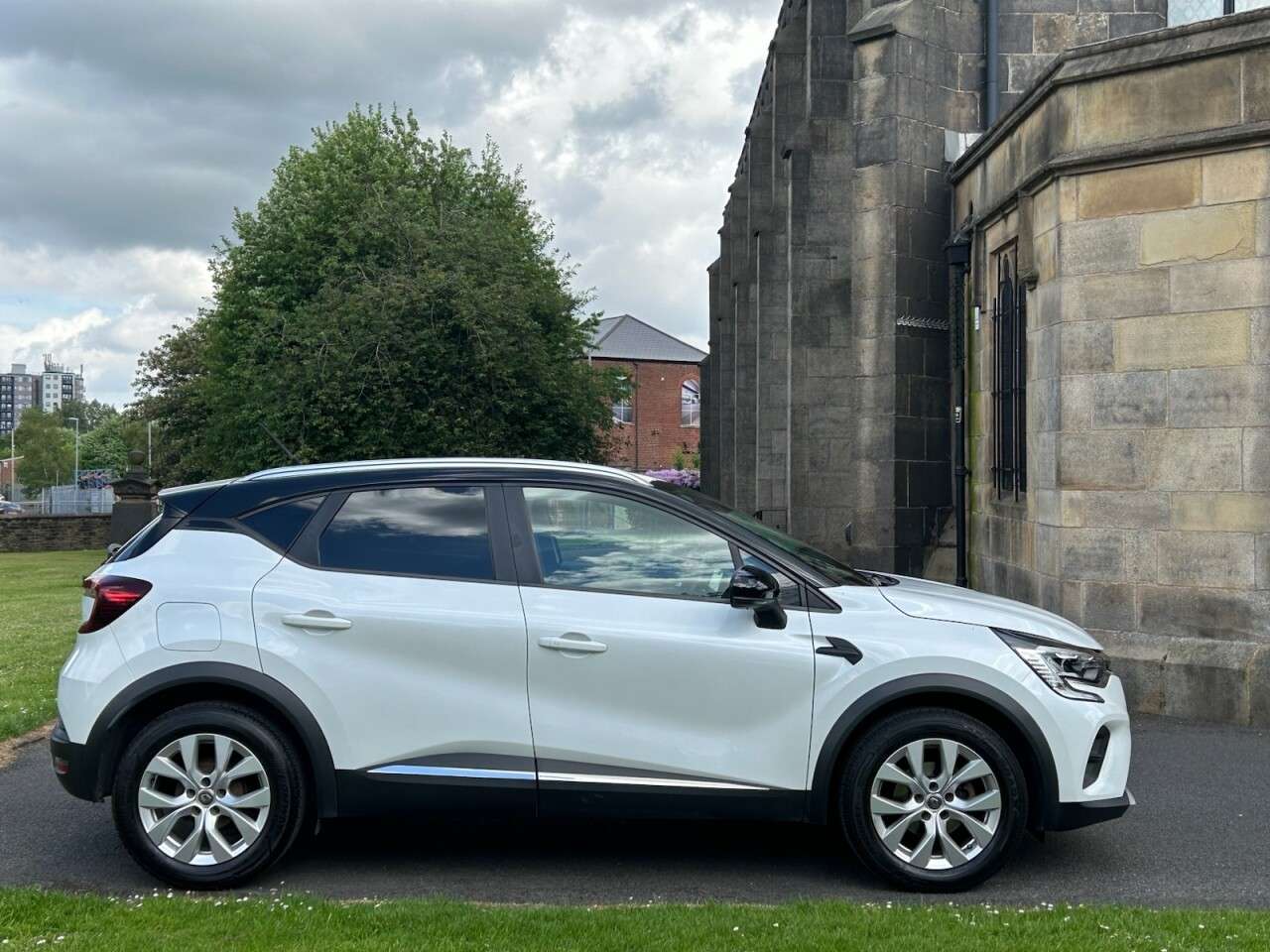 A 2020 RENAULT CAPTUR 1.0 TCe Iconic SUV 5dr Petrol Manual Euro 6 (s/s) (100 ps) PARKING SENSORS+ A 2020 RENAULT CAPTUR 1.0 TCe Iconic SUV 5dr Petrol Manual Euro 6 (s/s) (100 ps) PARKING SENSORS+
