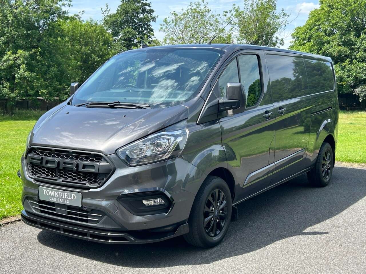 A 2022 FORD TRANSIT CUSTOM 2.0 300 EcoBlue Limited Panel Van 5dr Diesel Manual L2 H1 Euro 6 (s/s) (130 A 2022 FORD TRANSIT CUSTOM 2.0 300 EcoBlue Limited Panel Van 5dr Diesel Manual L2 H1 Euro 6 (s/s) (130