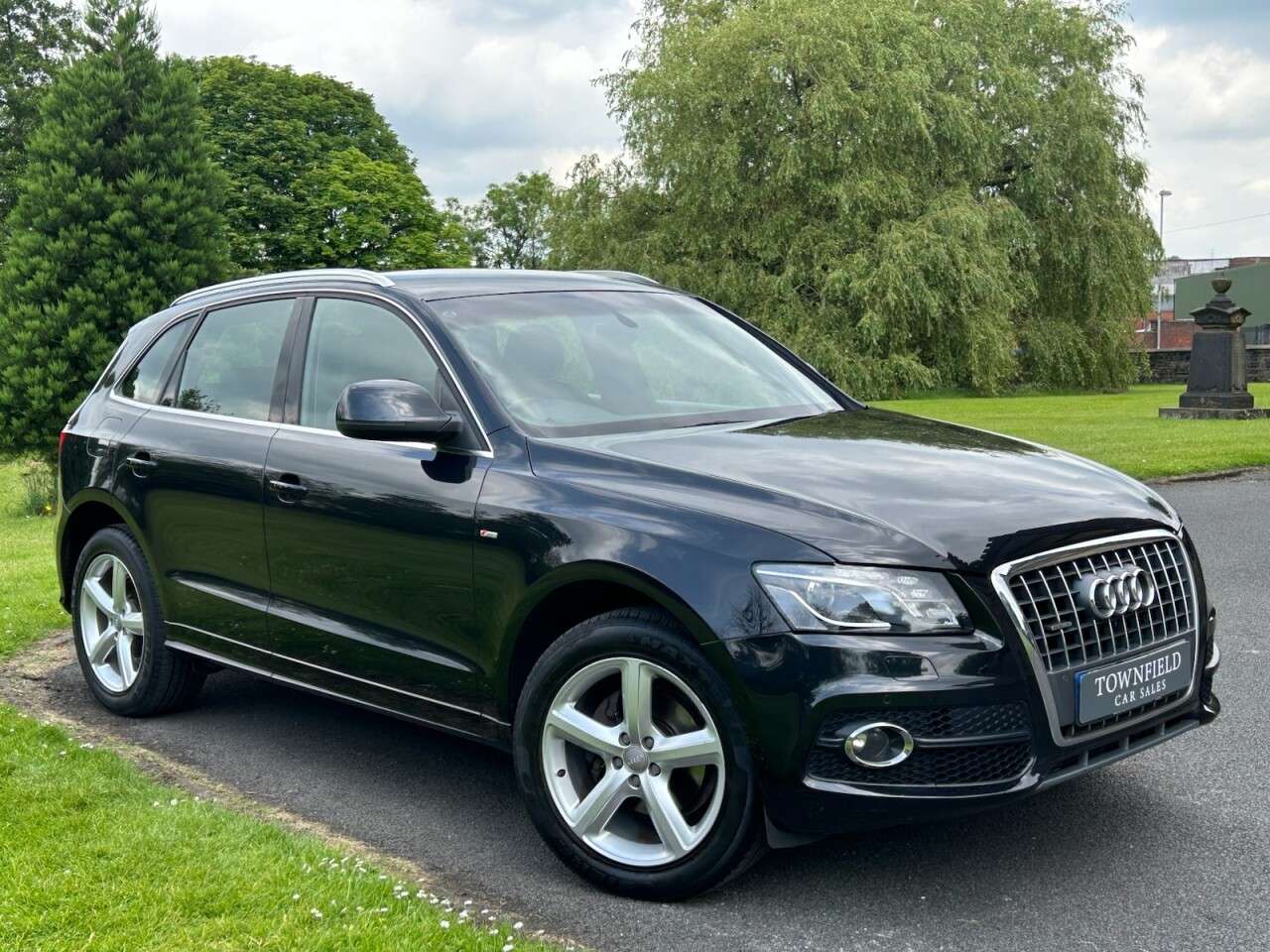 A 2011 AUDI Q5 2.0 TDI S line SUV 5dr Diesel Manual quattro Euro 5 (s/s) (170 ps) PARK SEN A 2011 AUDI Q5 2.0 TDI S line SUV 5dr Diesel Manual quattro Euro 5 (s/s) (170 ps) PARK SEN