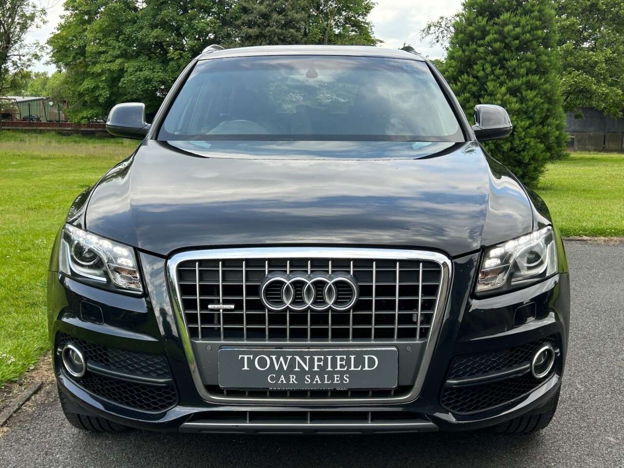 A 2011 AUDI Q5 2.0 TDI S line SUV 5dr Diesel Manual quattro Euro 5 (s/s) (170 ps) PARK SEN A 2011 AUDI Q5 2.0 TDI S line SUV 5dr Diesel Manual quattro Euro 5 (s/s) (170 ps) PARK SEN