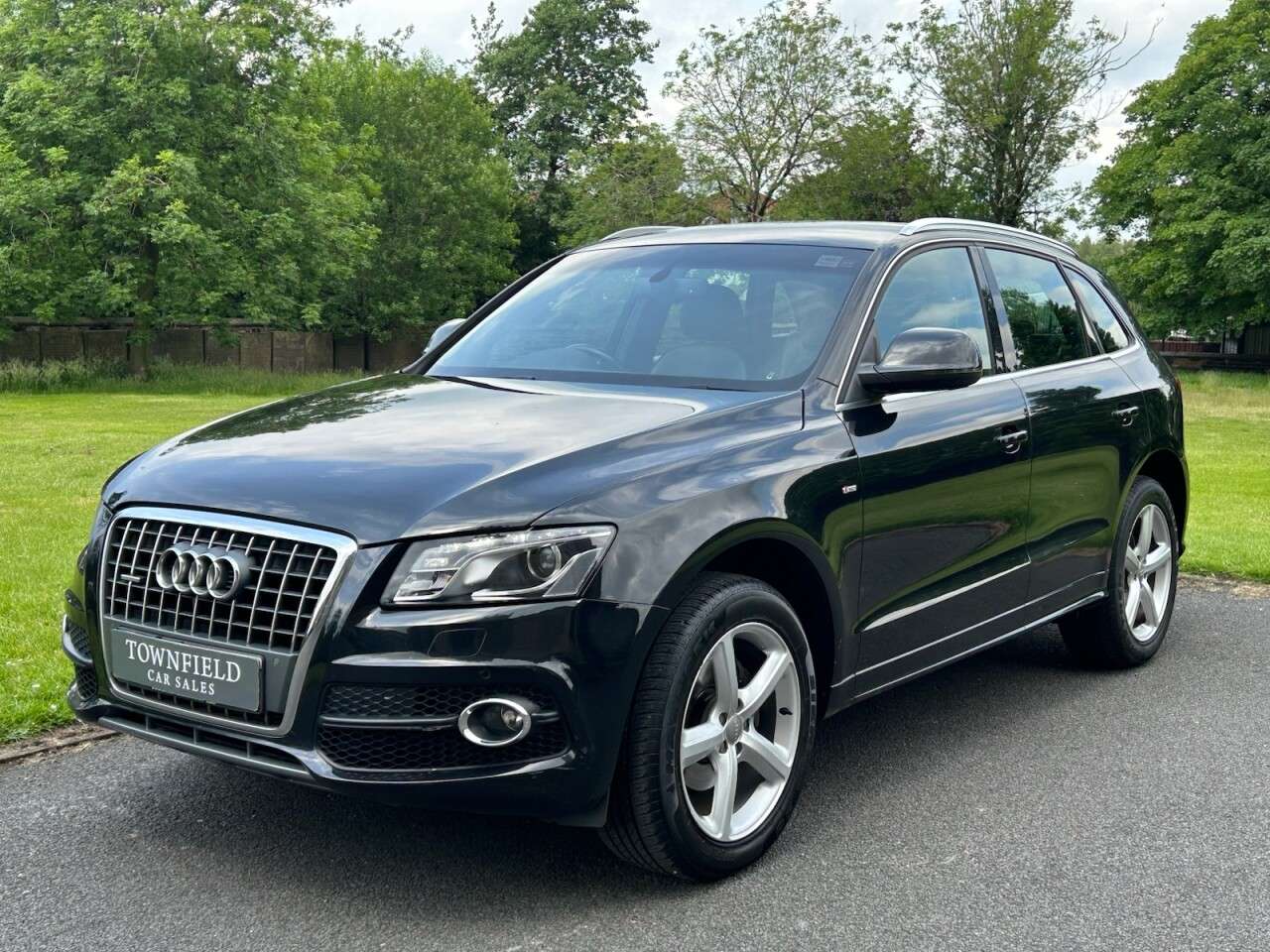 A 2011 AUDI Q5 2.0 TDI S line SUV 5dr Diesel Manual quattro Euro 5 (s/s) (170 ps) PARK SEN A 2011 AUDI Q5 2.0 TDI S line SUV 5dr Diesel Manual quattro Euro 5 (s/s) (170 ps) PARK SEN