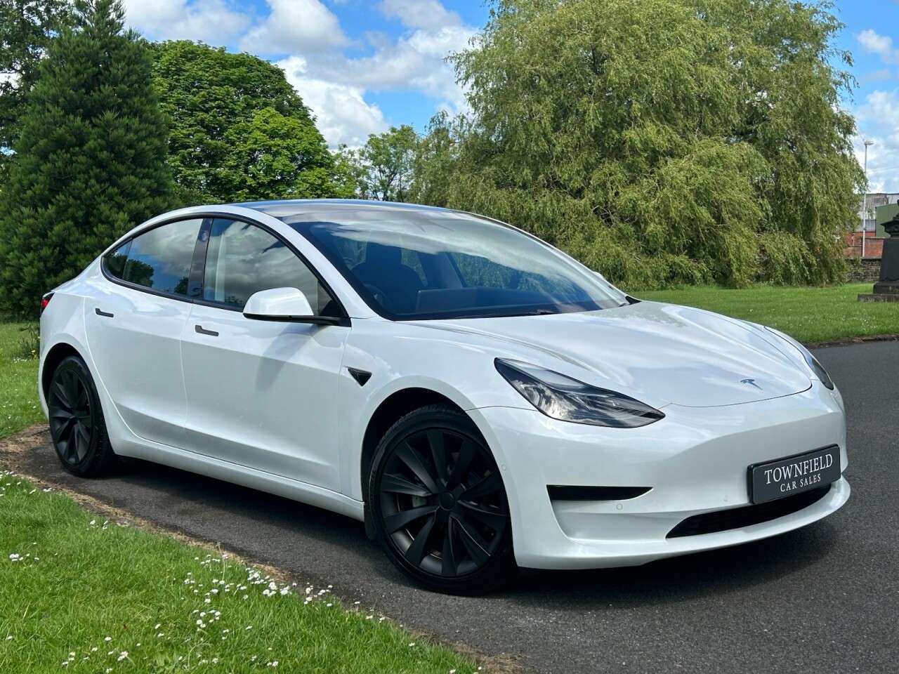 A 2021 TESLA MODEL 3 Standard Range Plus Saloon 4dr Electric Auto RWD (241 bhp) BLACK LEATHER+PA A 2021 TESLA MODEL 3 Standard Range Plus Saloon 4dr Electric Auto RWD (241 bhp) BLACK LEATHER+PA