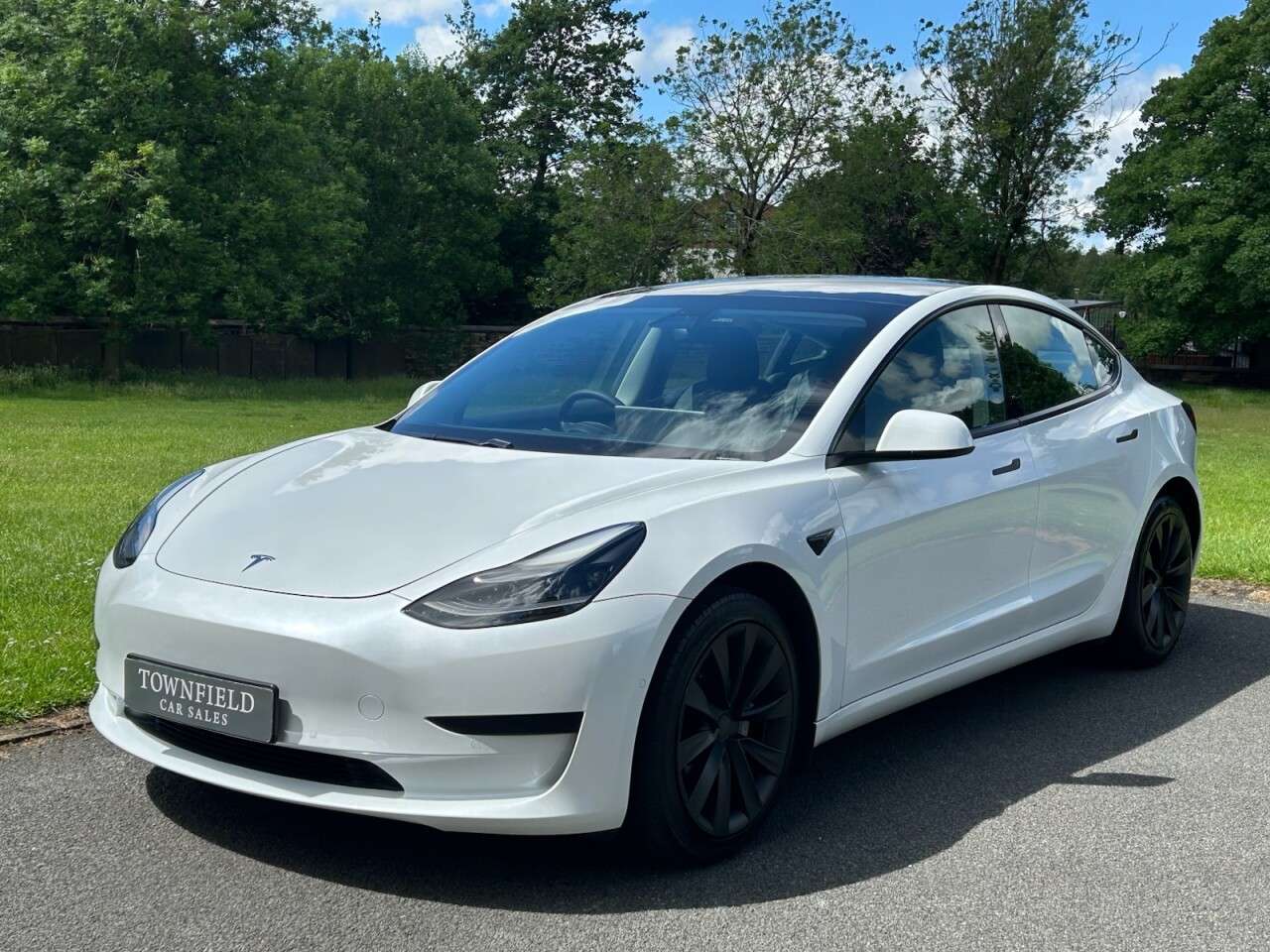 A 2021 TESLA MODEL 3 Standard Range Plus Saloon 4dr Electric Auto RWD (241 bhp) BLACK LEATHER+PA A 2021 TESLA MODEL 3 Standard Range Plus Saloon 4dr Electric Auto RWD (241 bhp) BLACK LEATHER+PA